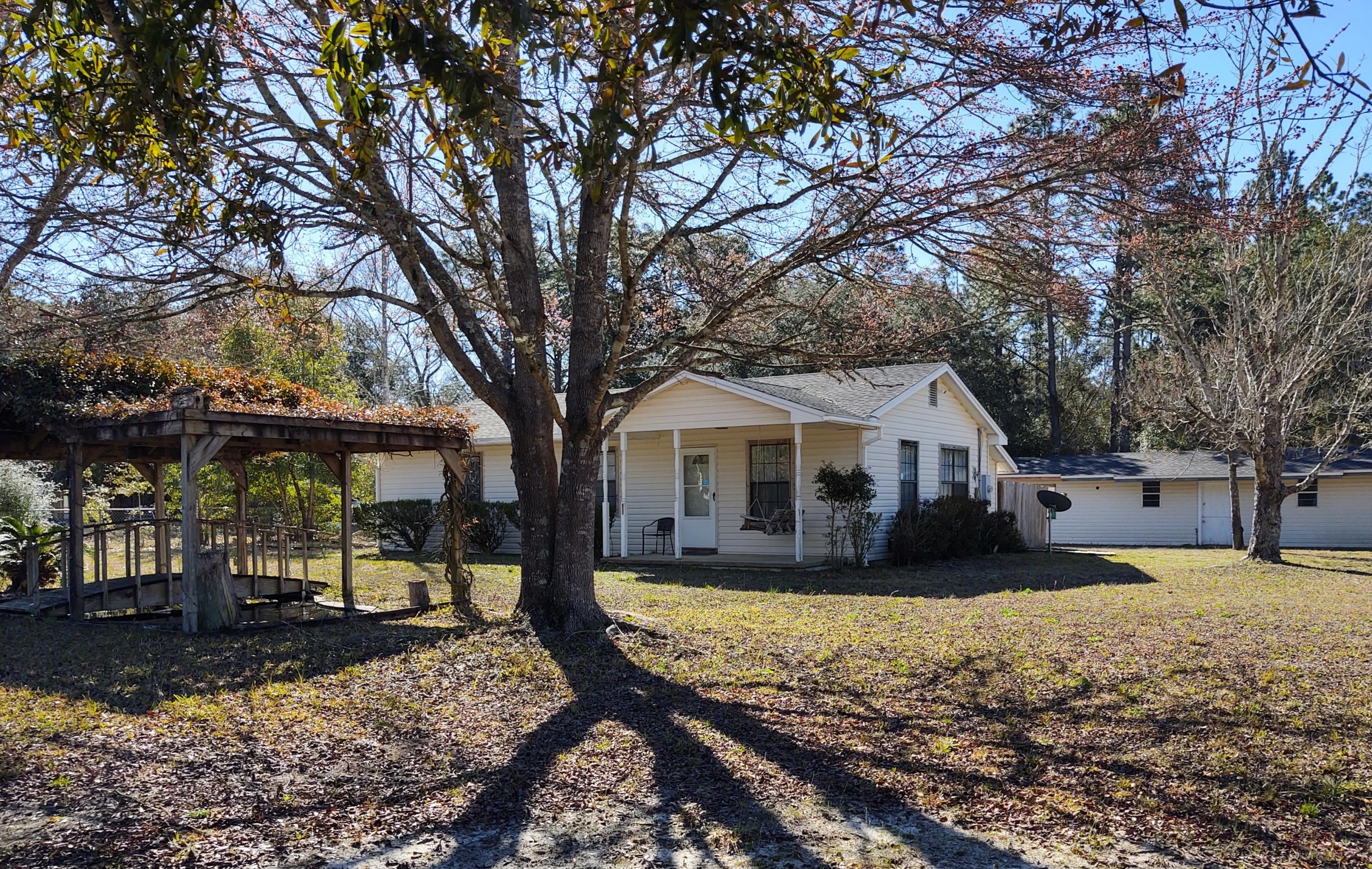 209 Pine St, Freeport, FL 32439