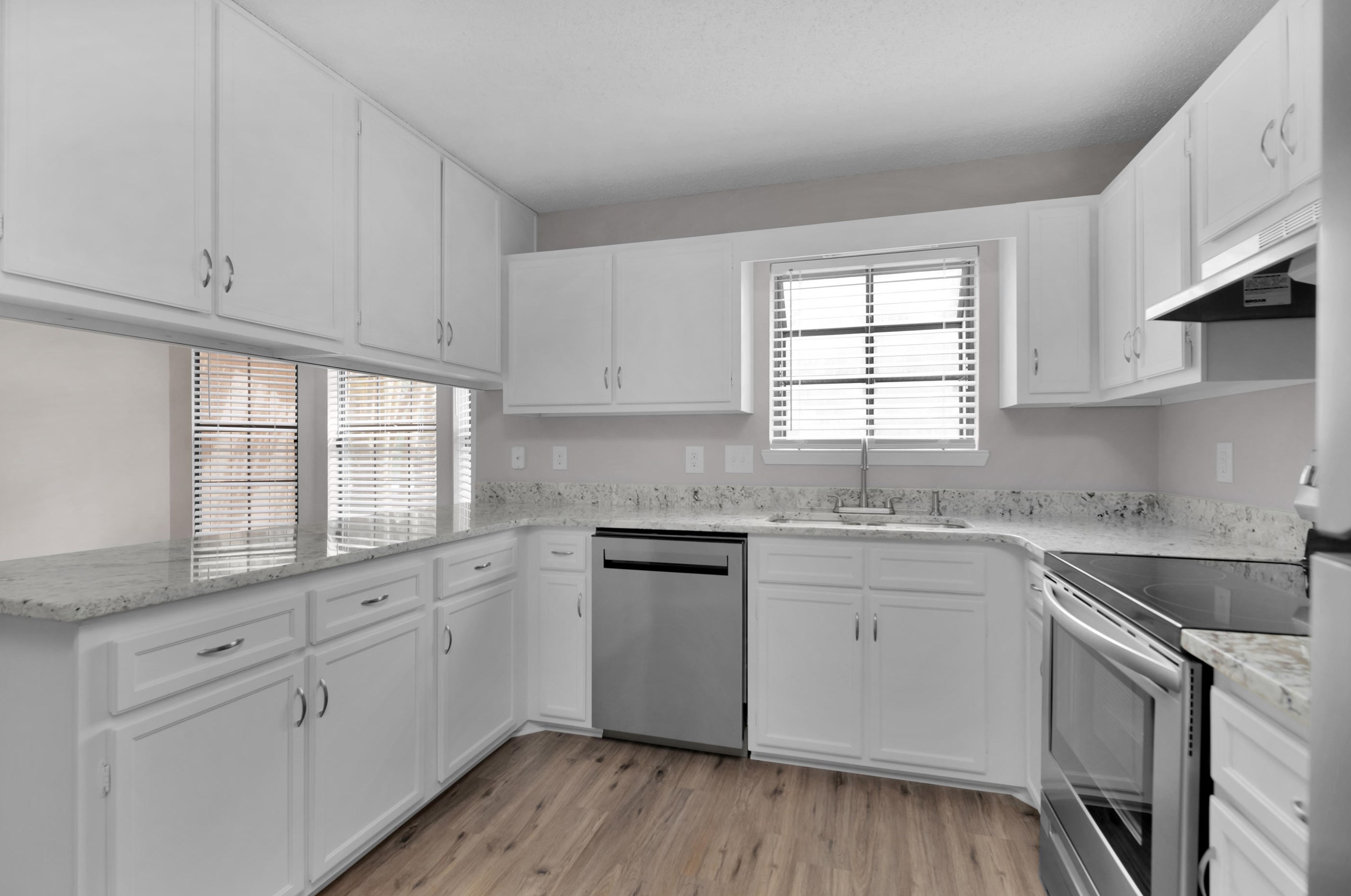 2463 Duncan Dr, Niceville, FL 32578-2910