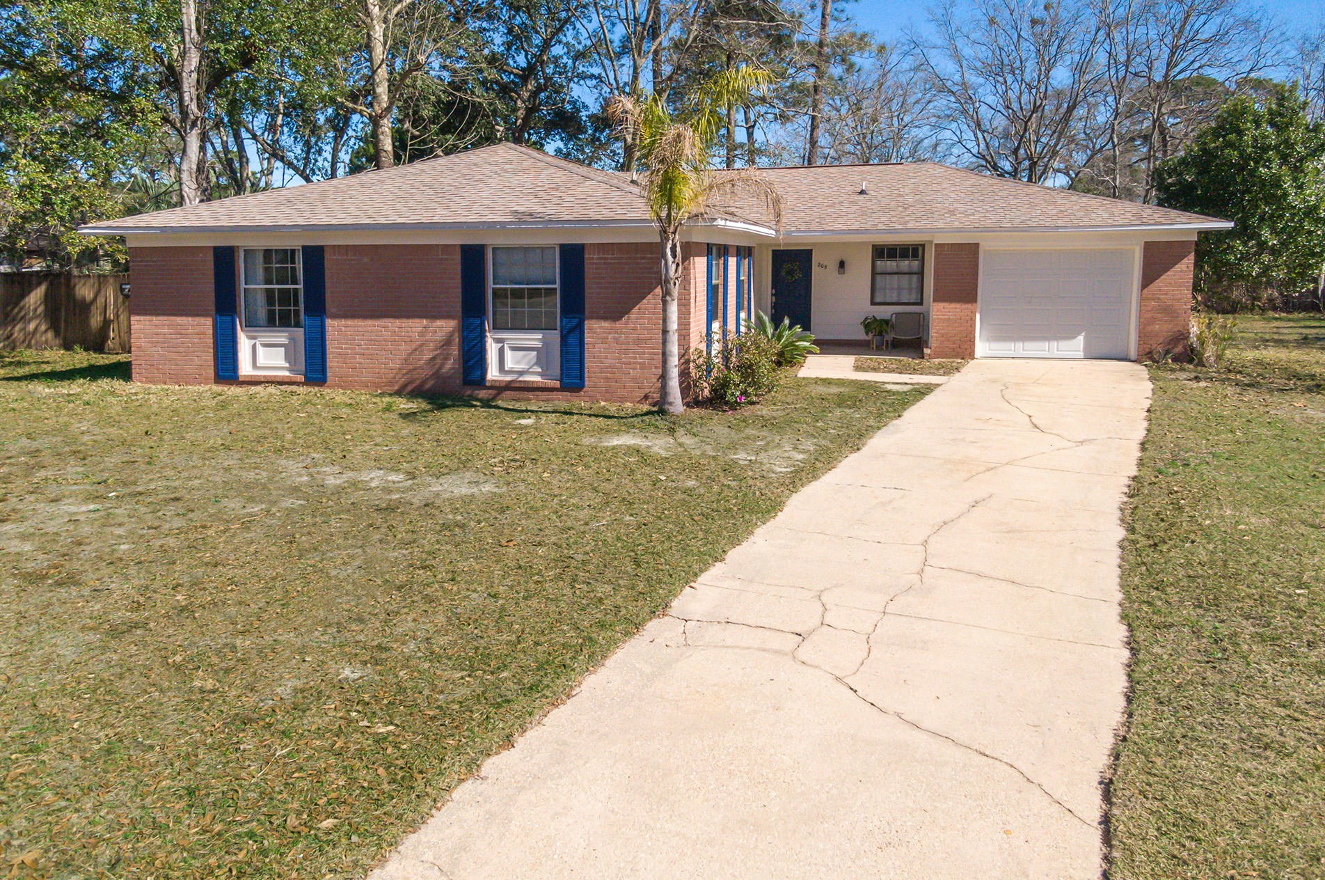 205 Island Ln, Niceville, FL 32578-3517