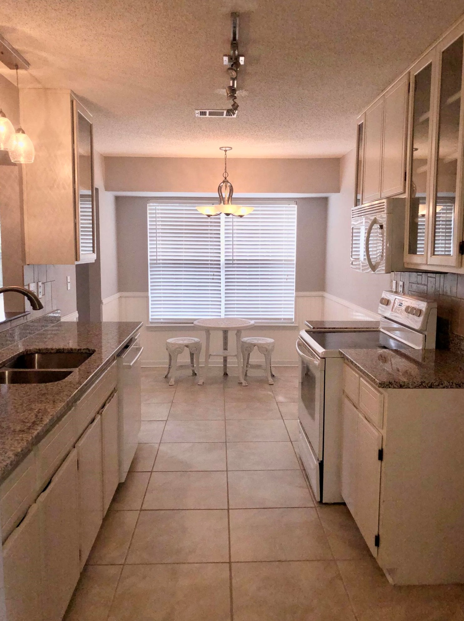 8 Holly Rd, Crestview, FL 32539-7324