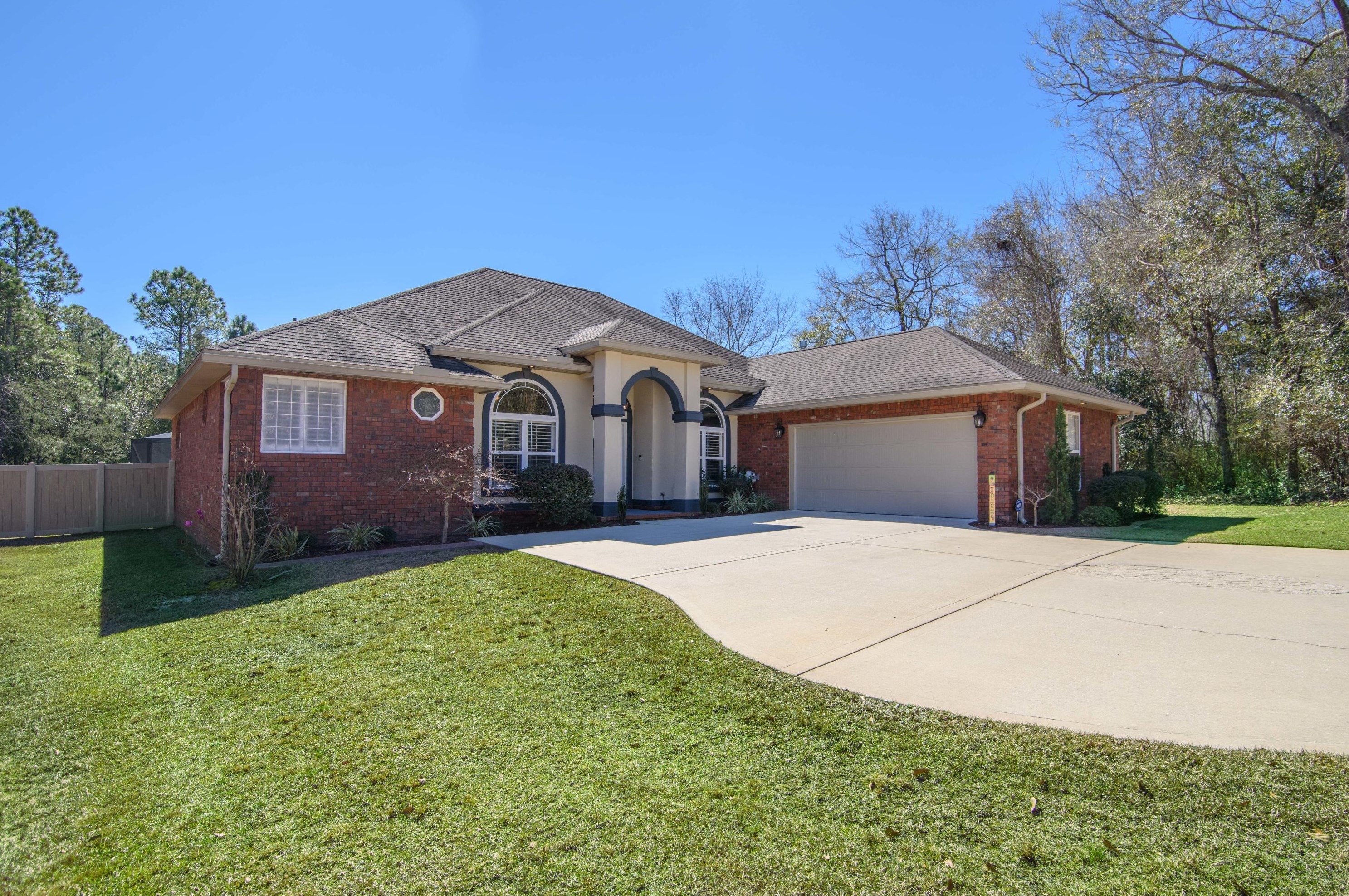 4563 Pfitzer Cir, Crestview, FL 32536-2237