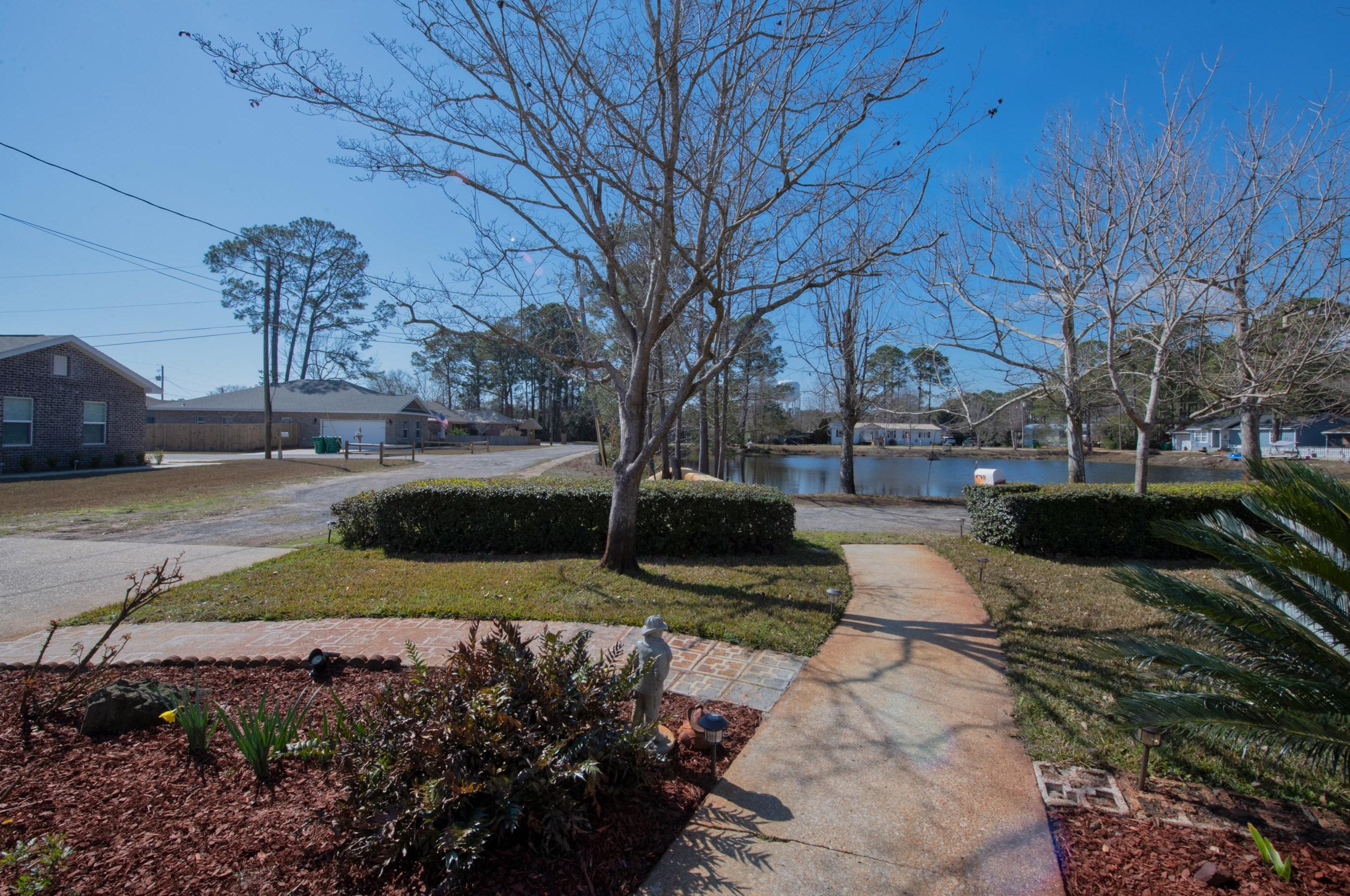17 Lake Cir, Mary Esther, FL 32569-0014