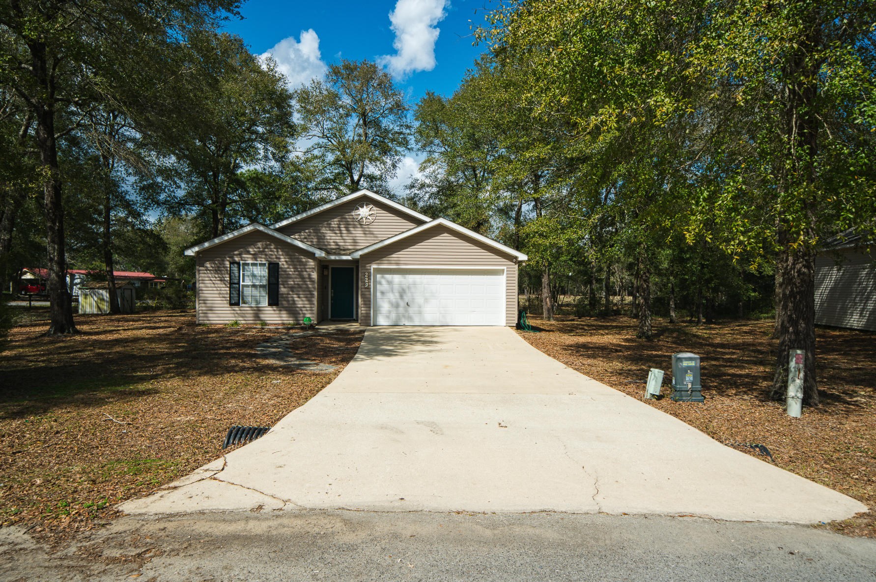 229 Timber Wind Dr, Defuniak Springs, FL 32433