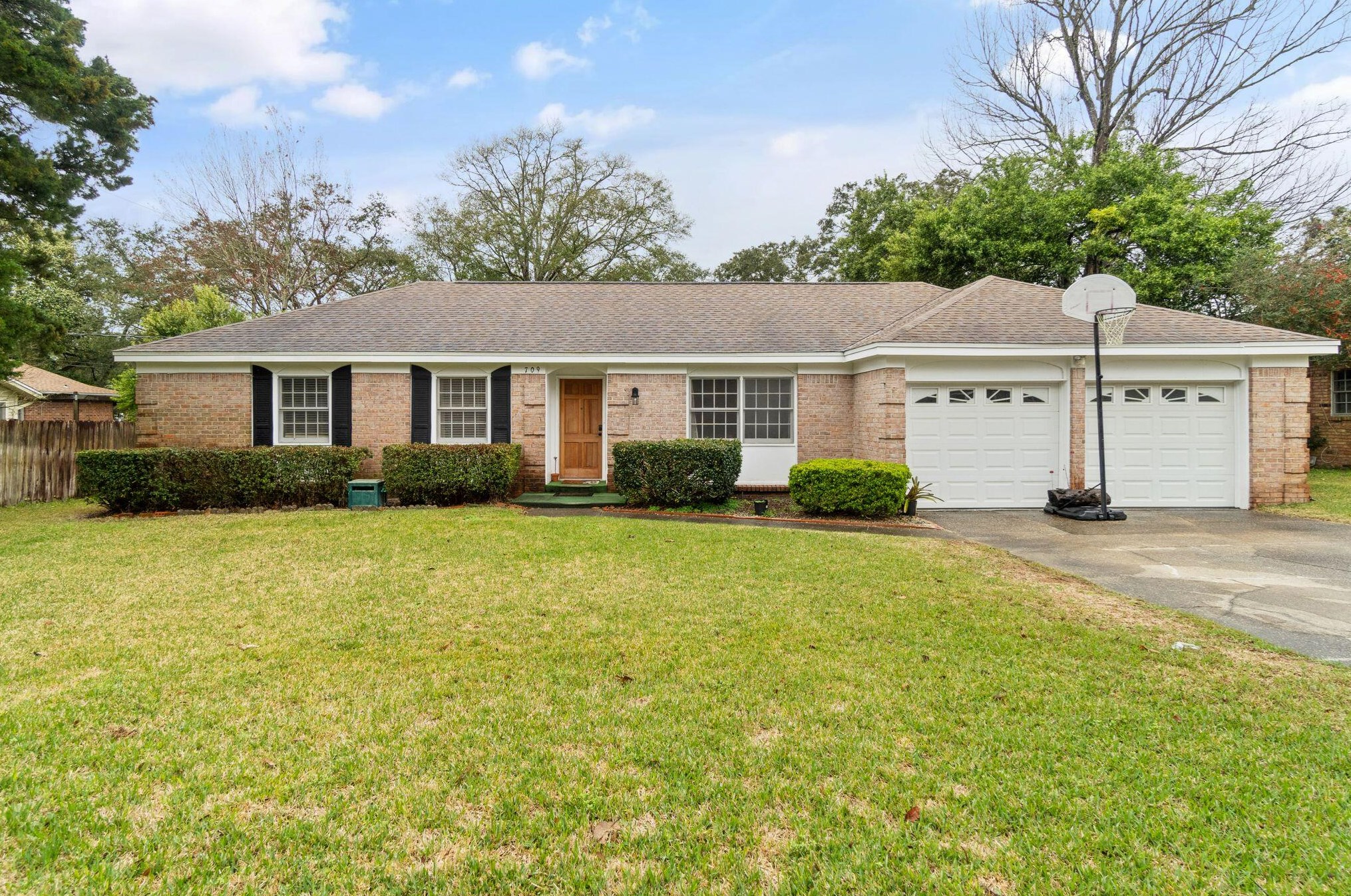 709 Spencer Dr, Fort Walton Beach, FL 32547-2303