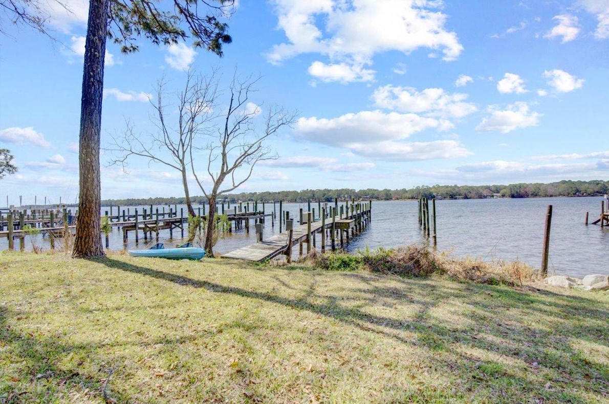 305 Boggy Bayou Ct, Niceville, FL 32578-2468