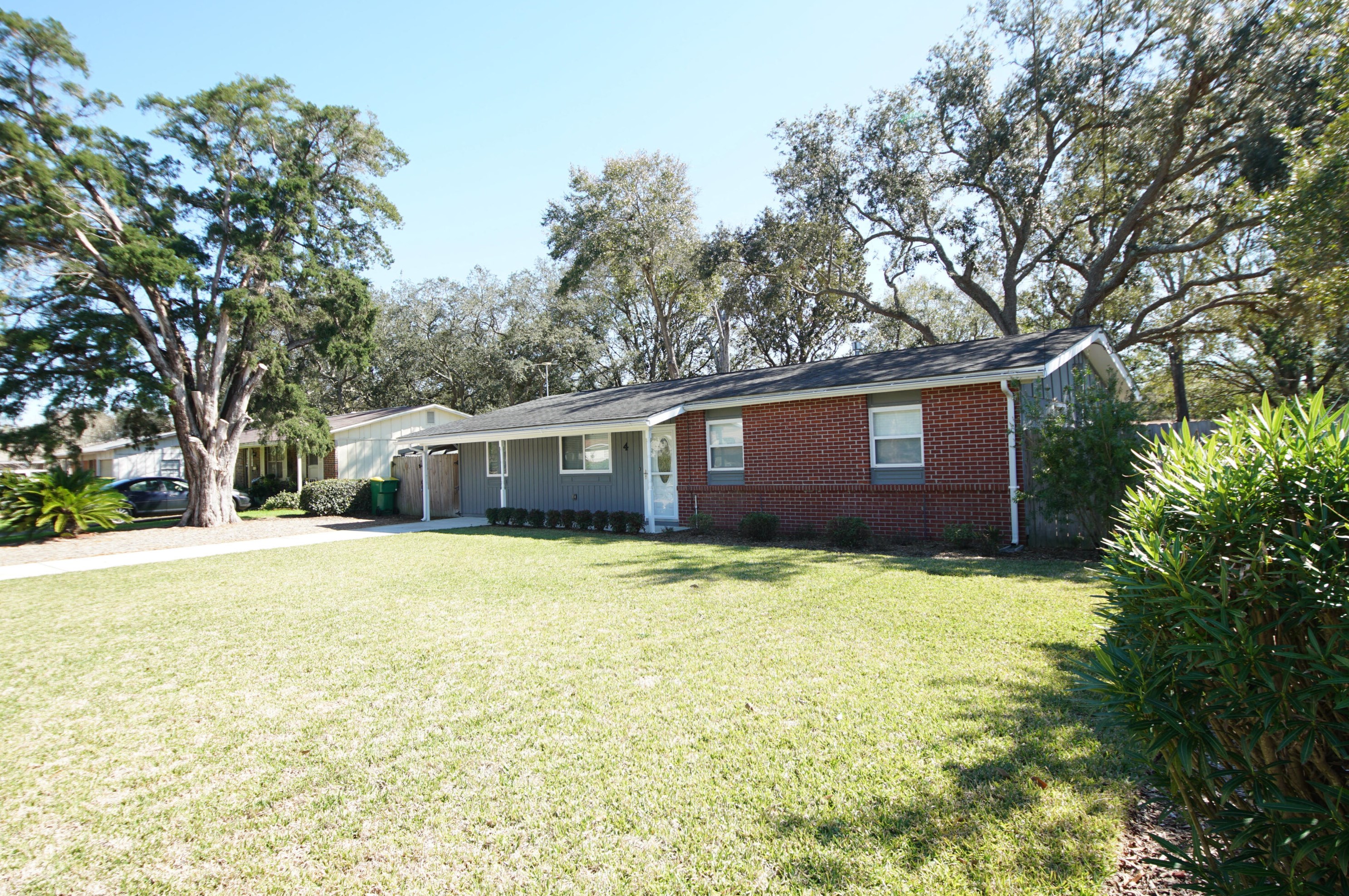 4 North St, Mary Esther, FL 32569-1844