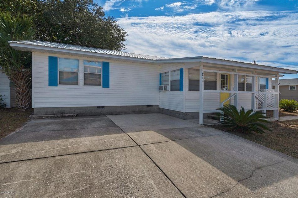 204 Twin Lakes Dr, Panama City, FL 32413-1412