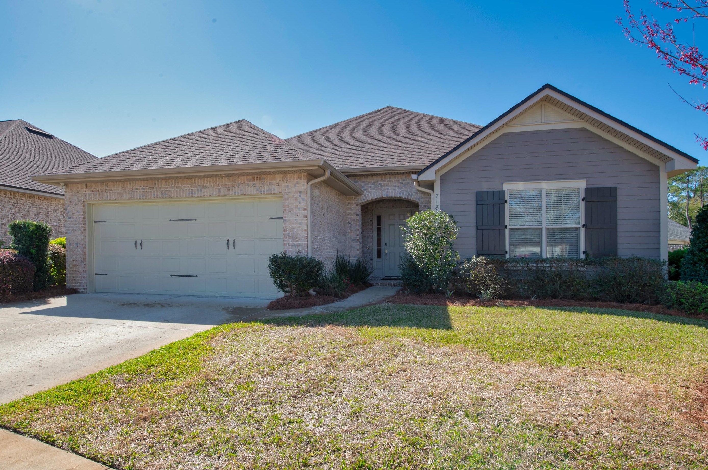 718 Woods Dr, Niceville, FL 32578-3419