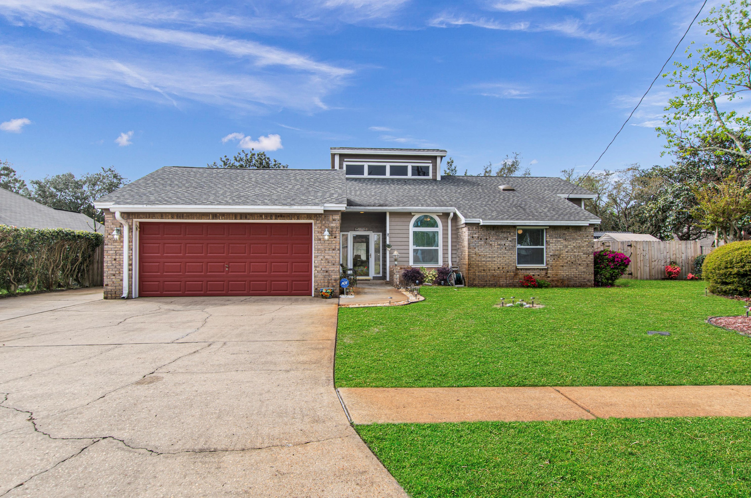 833 Linda Dr, Mary Esther, FL 32569-1485