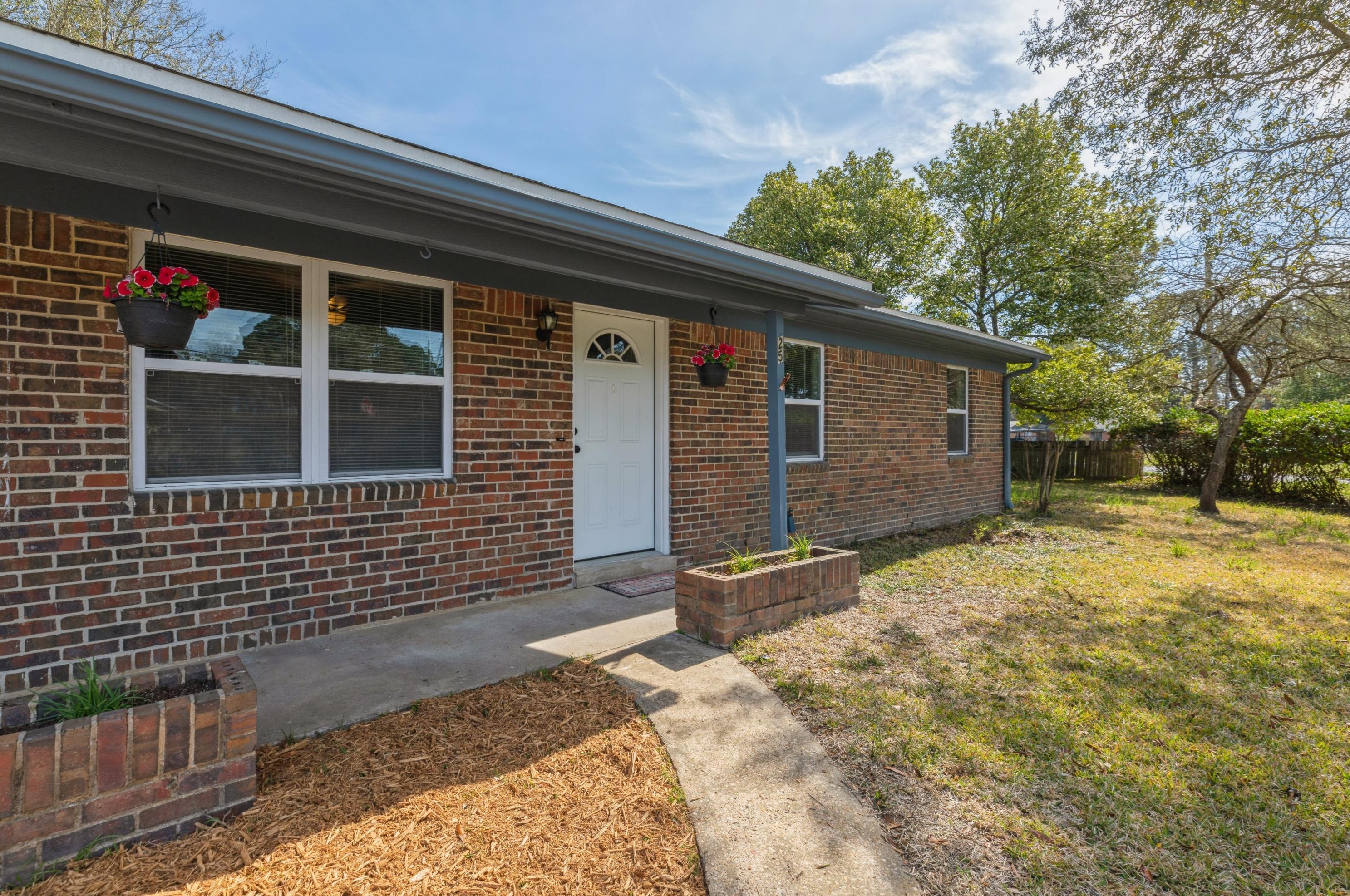 25 Memorial Pkwy, Fort Walton Beach, FL 32548-6528
