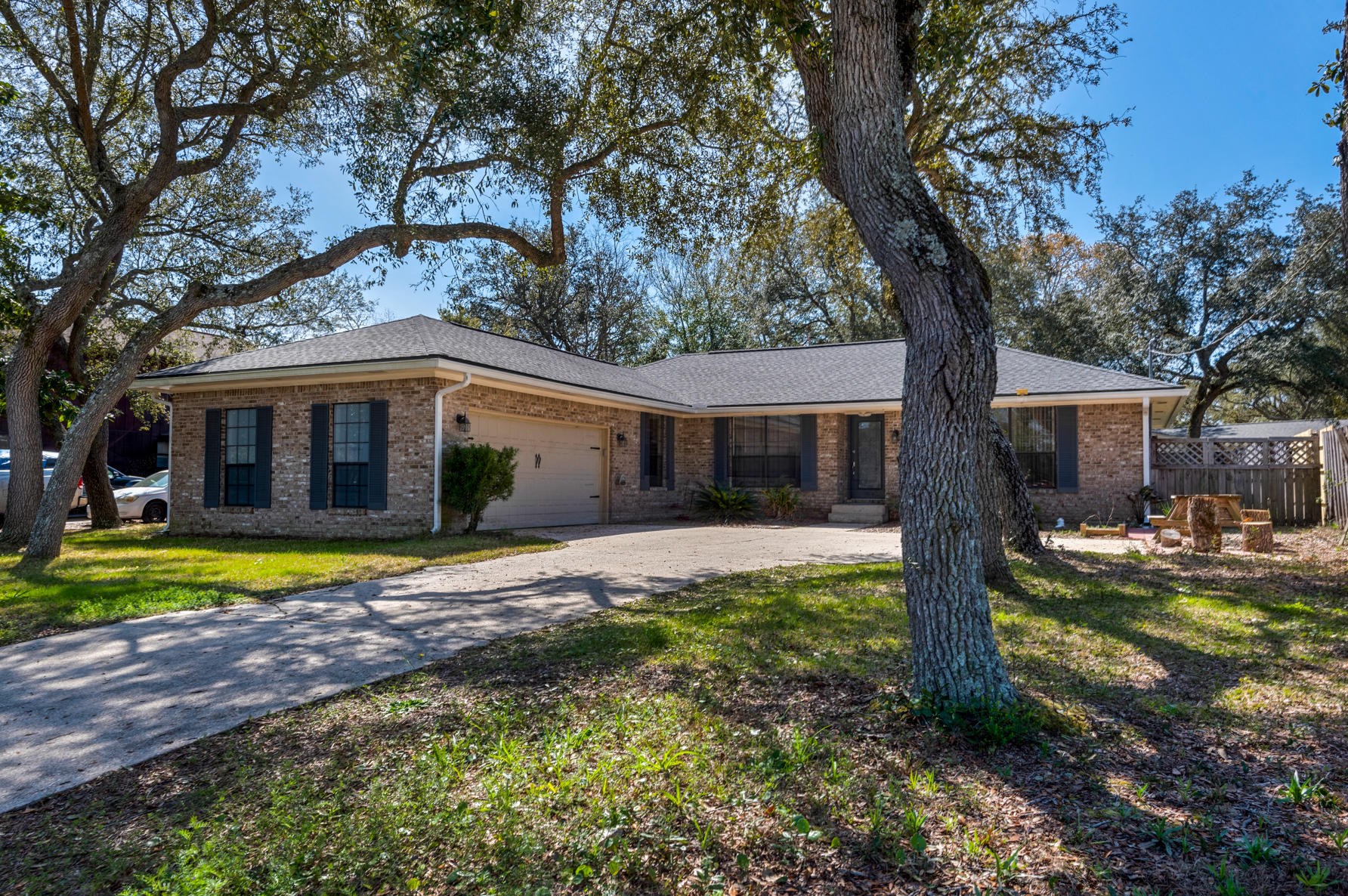 240 Live Oak Ln, Fort Walton Beach, FL 32548-4275