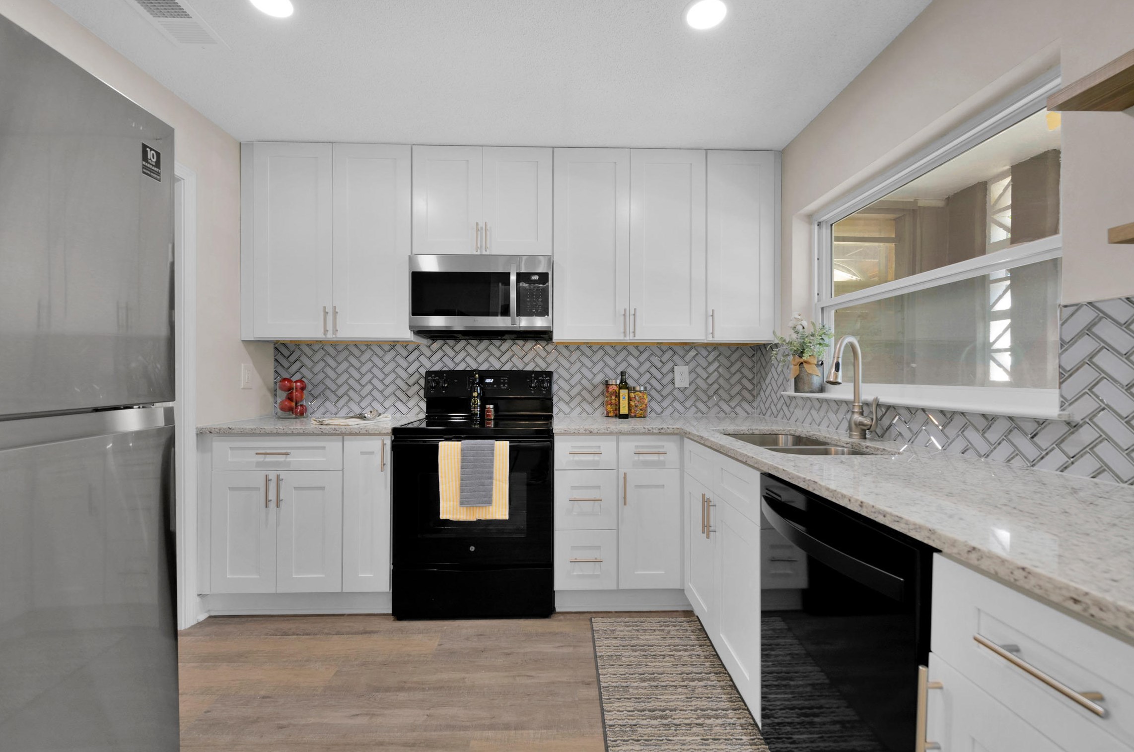 211 Gregory Dr, Mary Esther, FL 32569-1811