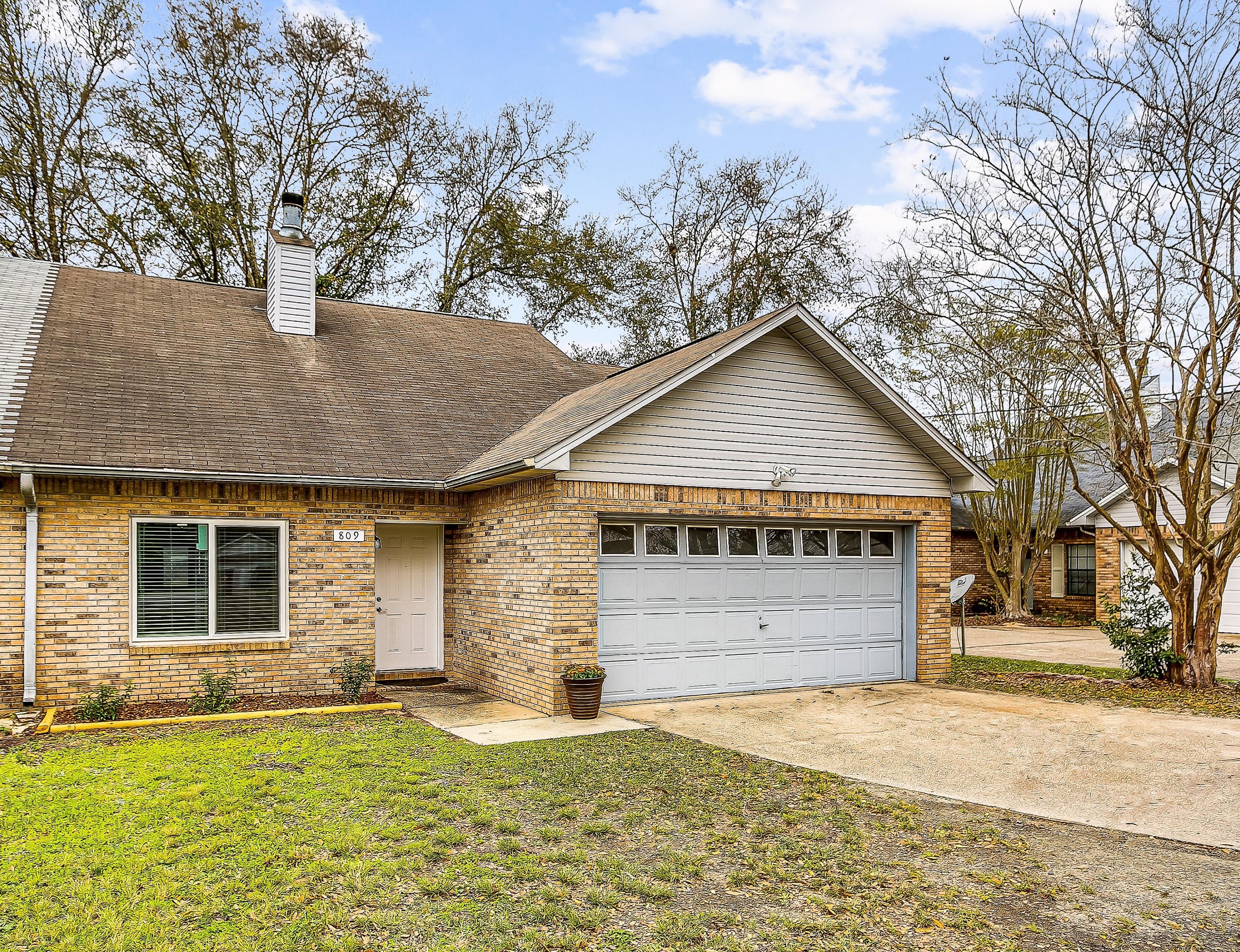 809 Valley Rd, Crestview, FL 32539-8990