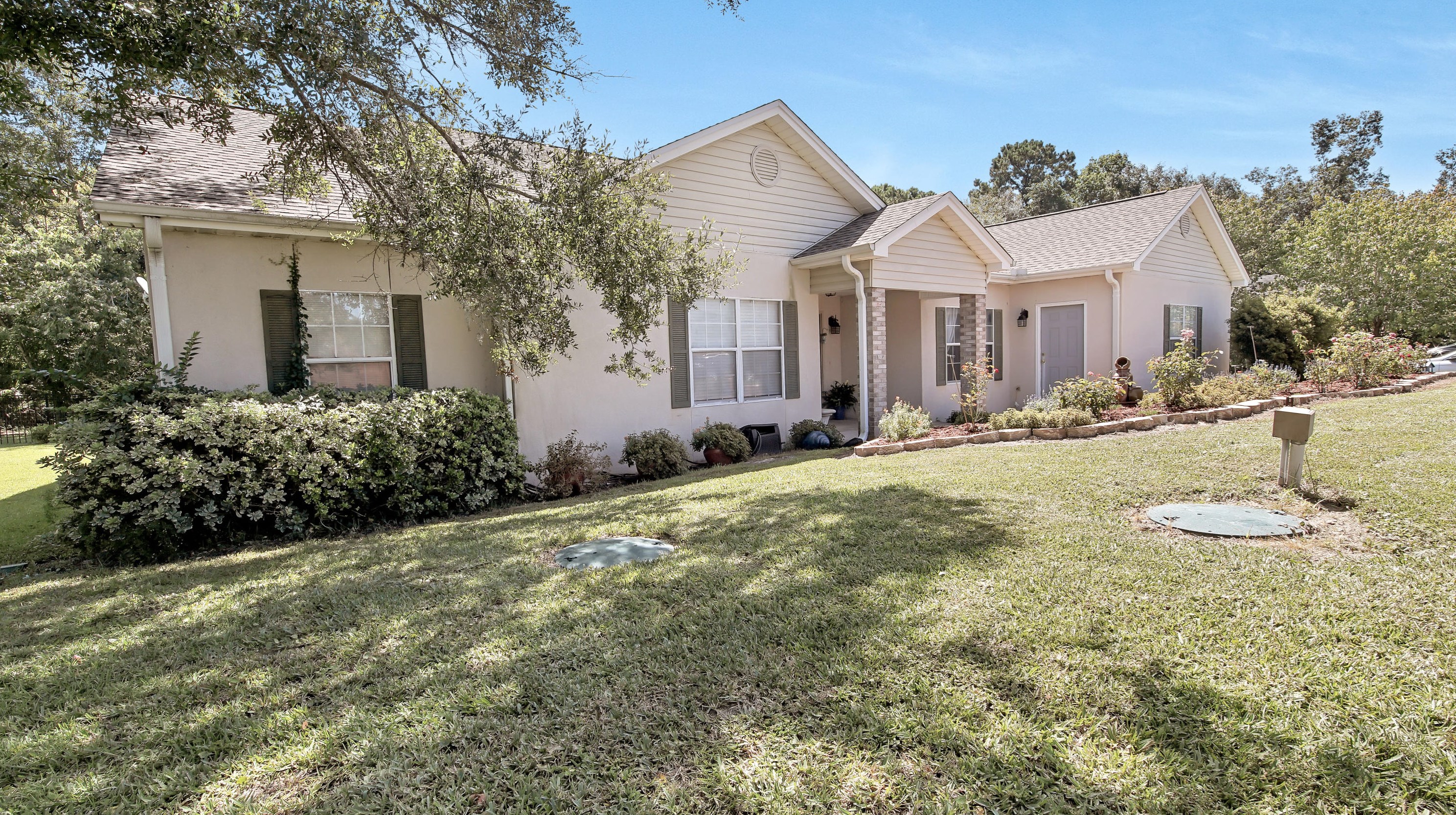 101 Indian Bay Dr, Freeport, FL 32439