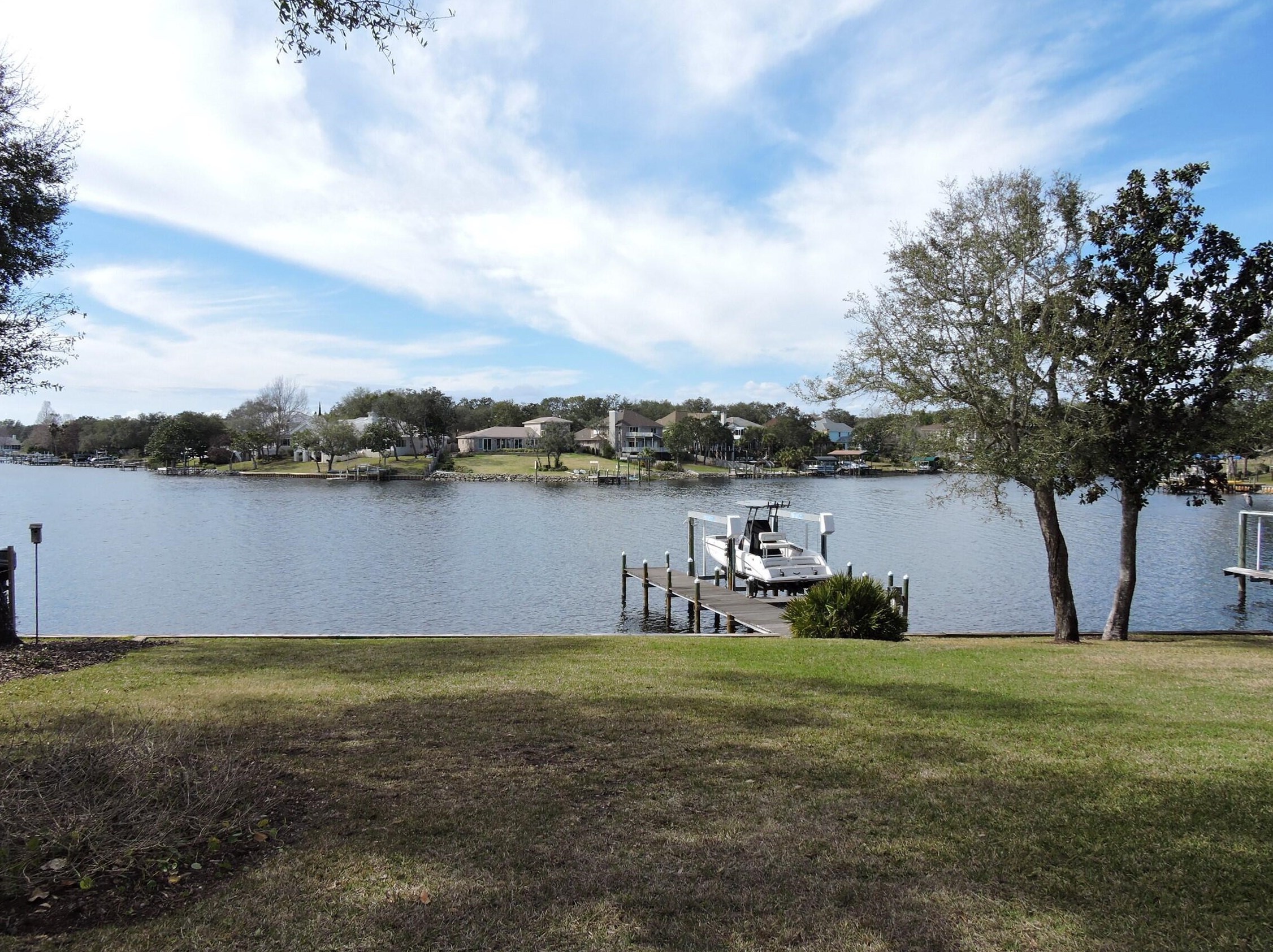 810 Choctaw Ln, Shalimar, FL 32579