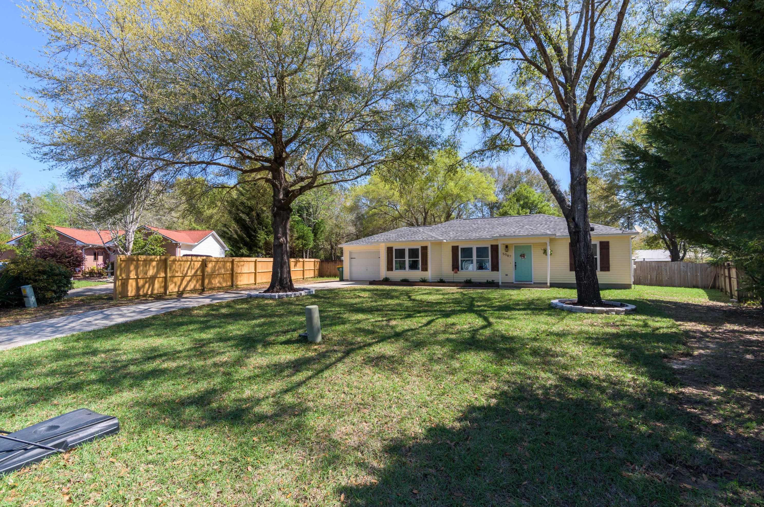 5587 Pine Lake Dr, Crestview, FL 32539-8537