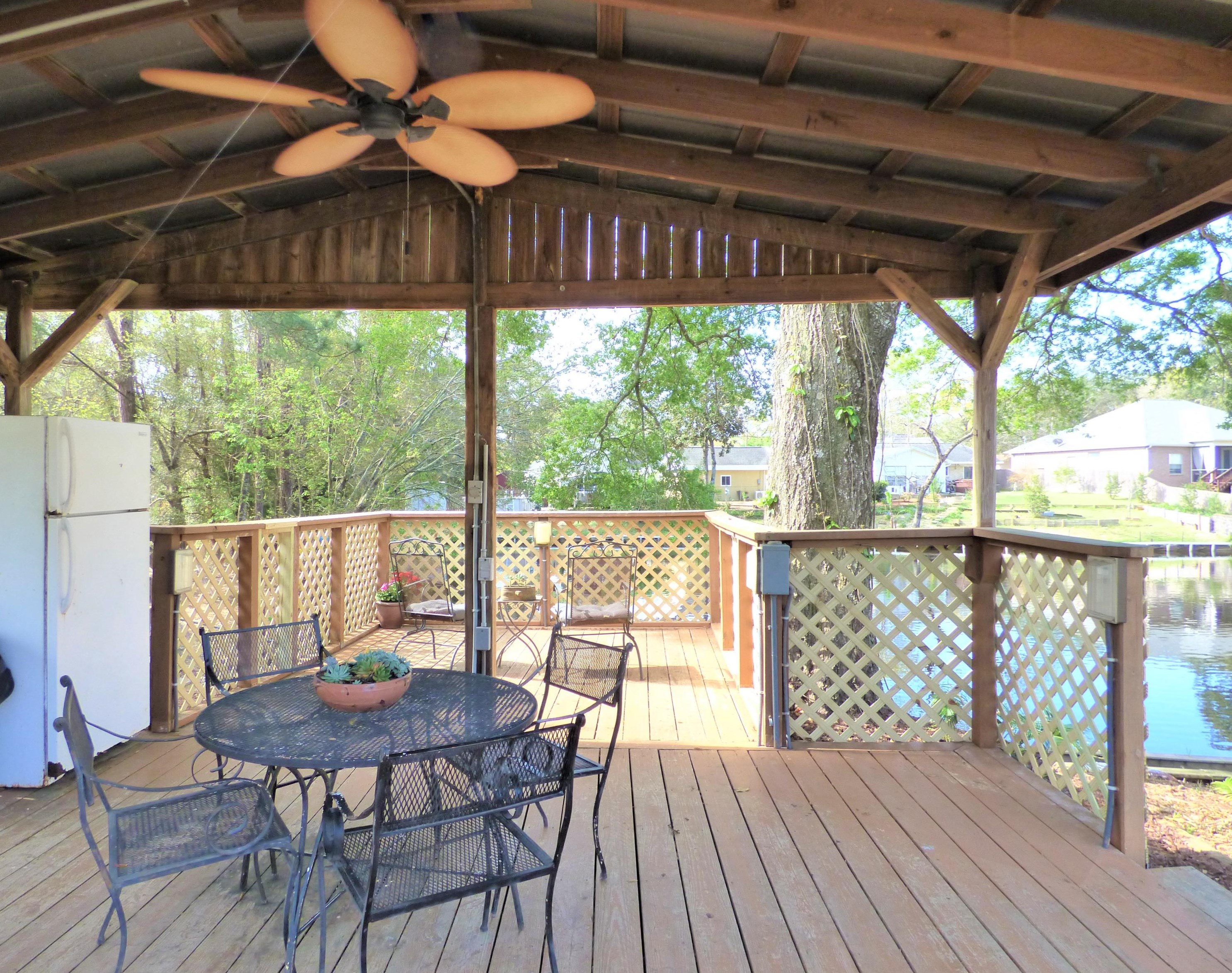 1824 Redwood Ave, Niceville FL  32578-3655 exterior