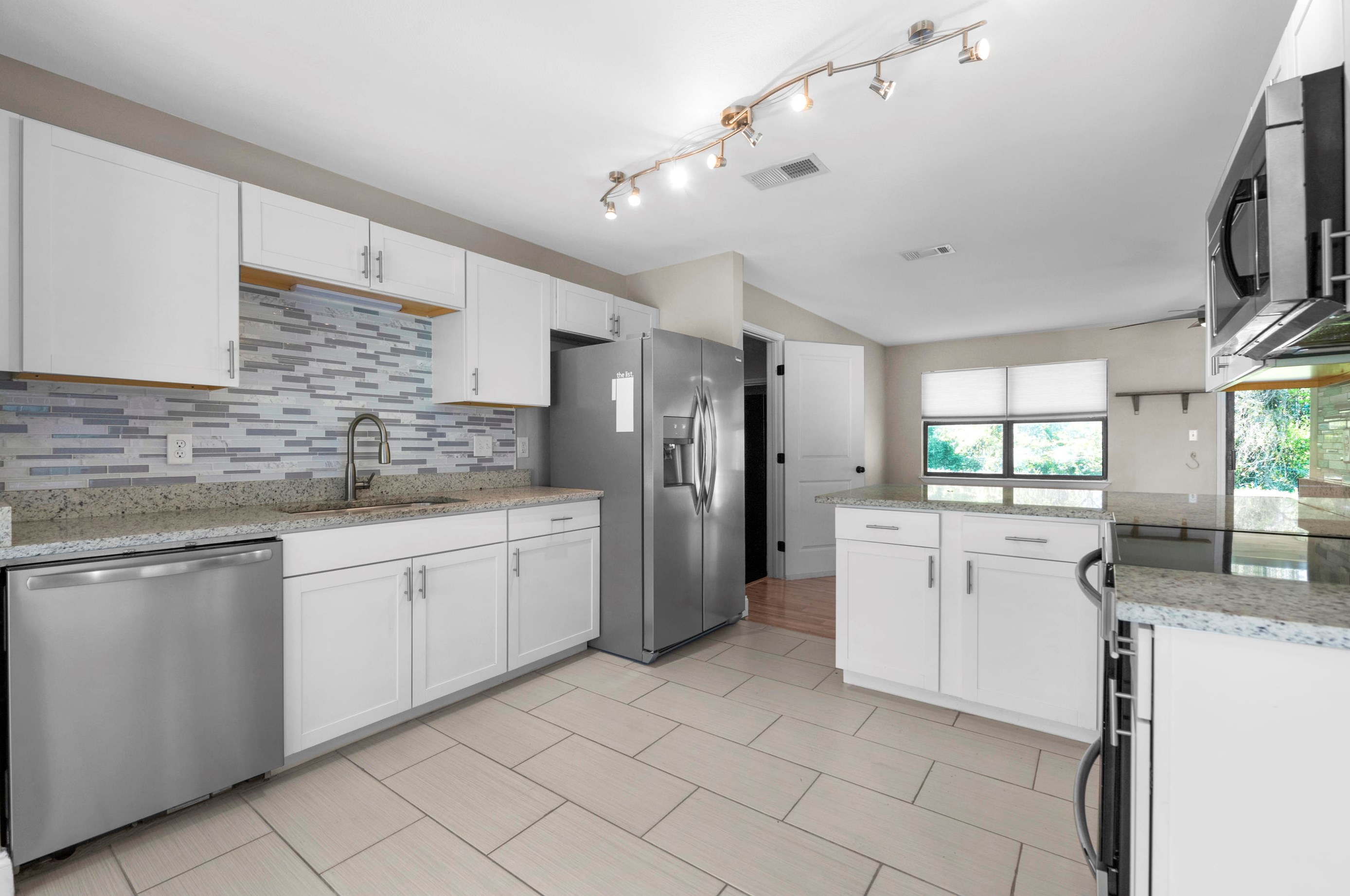 651 Wildwood St, Mary Esther, FL 32569-1365