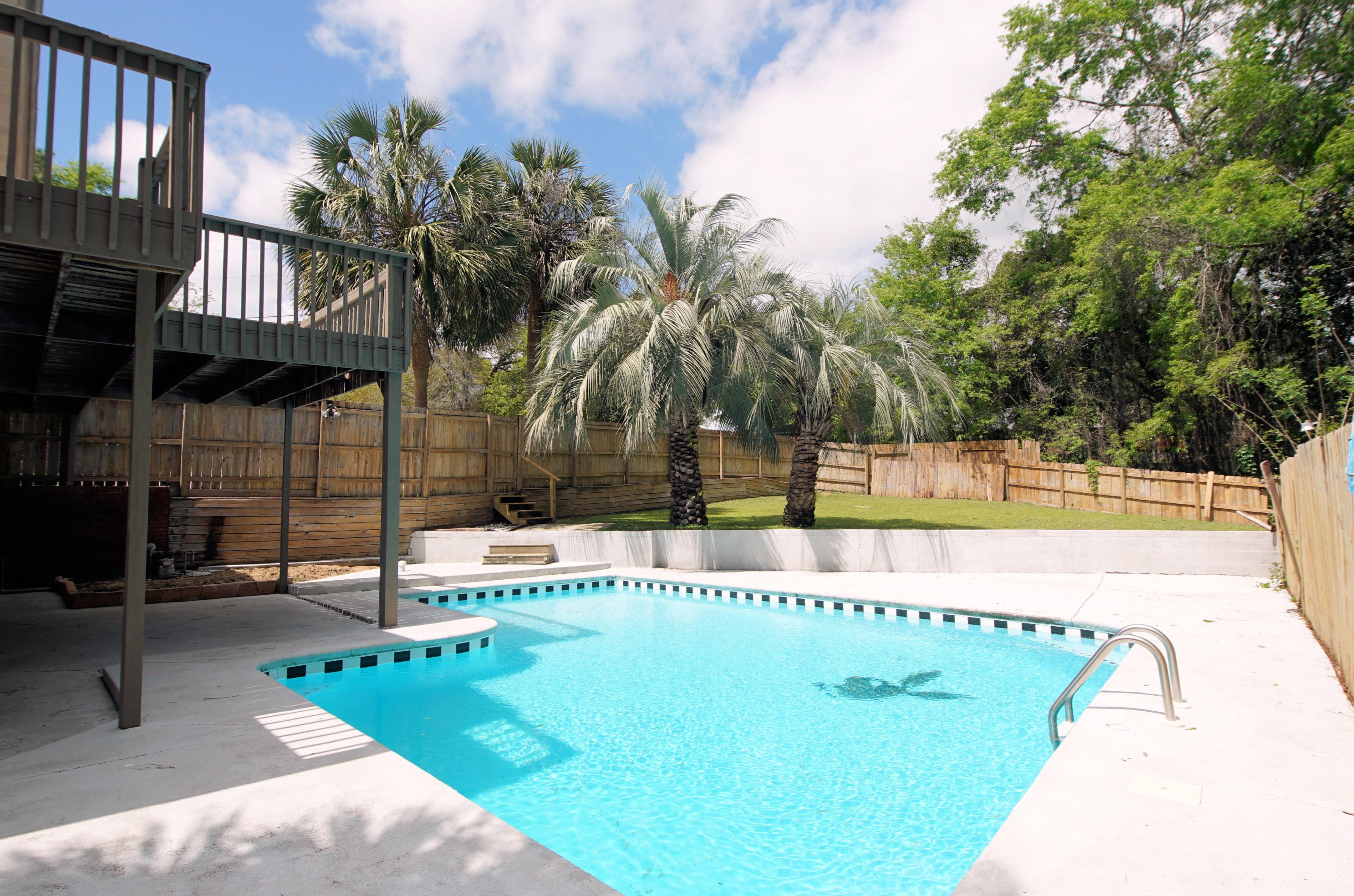 541 Shoal River Dr, Crestview, FL 32539-8359