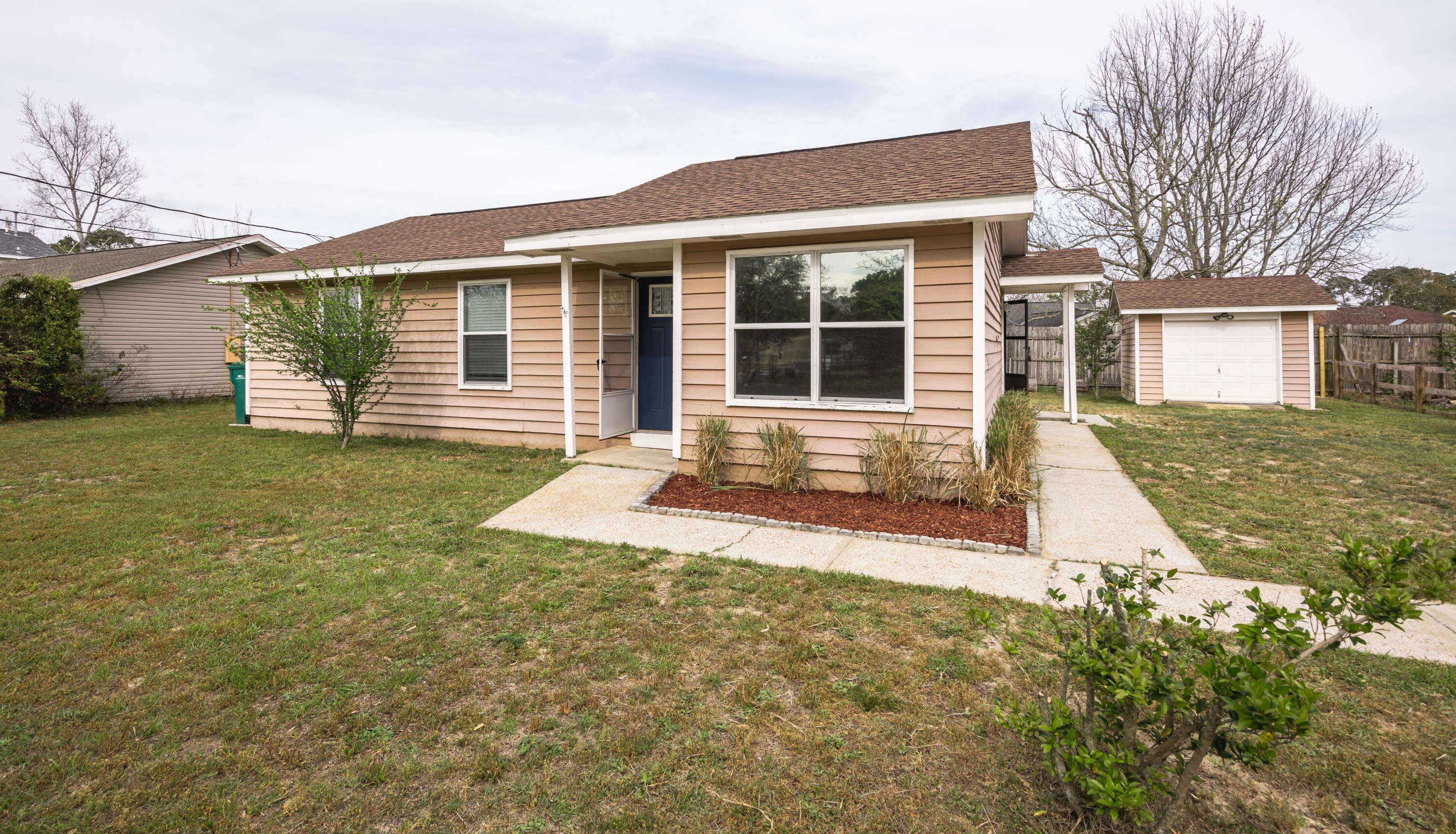 2 Lake Ave, Mary Esther, FL 32569-1413