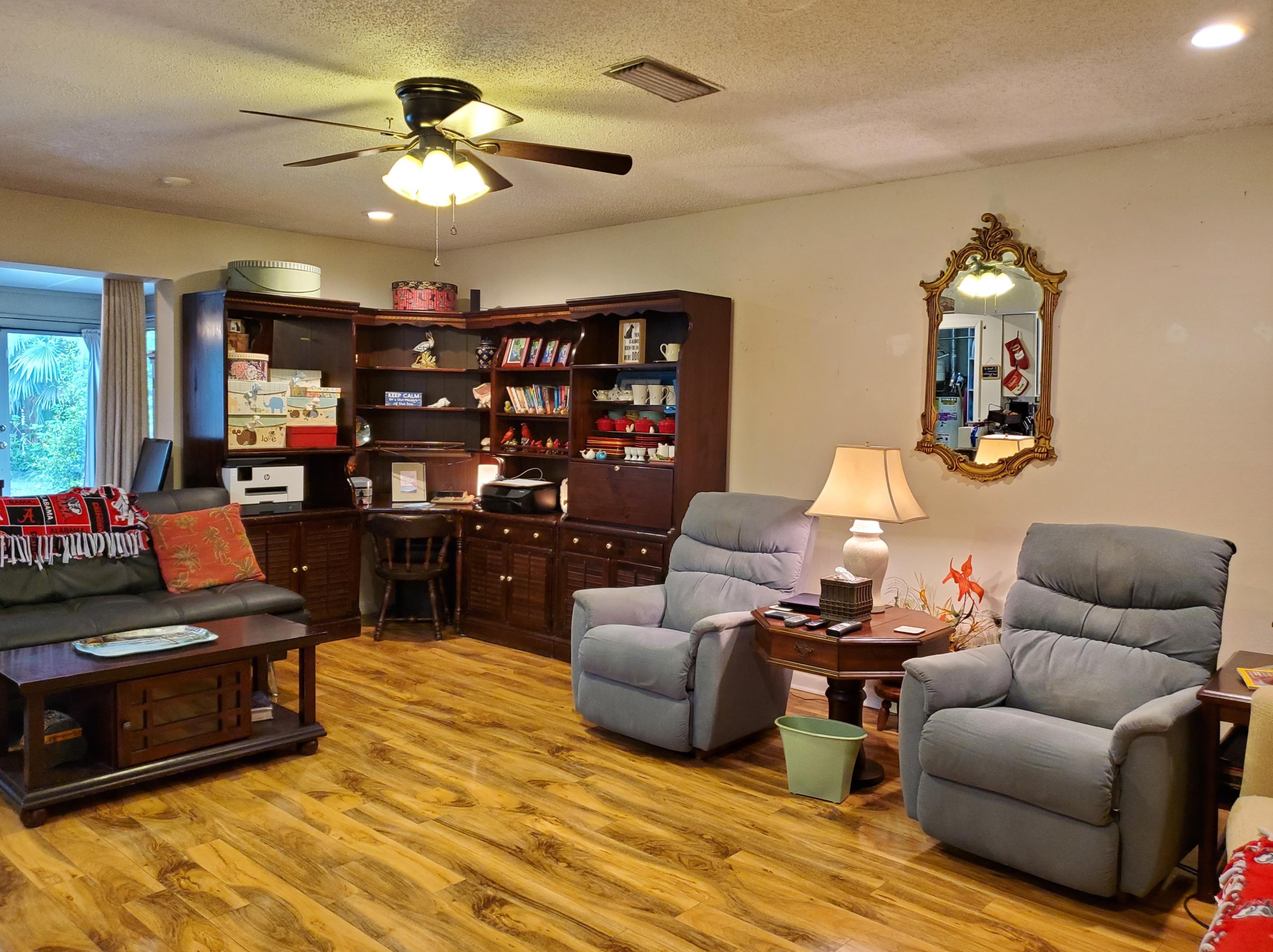 8 Cinderella Ln, Fort Walton Beach, FL 32547-1623