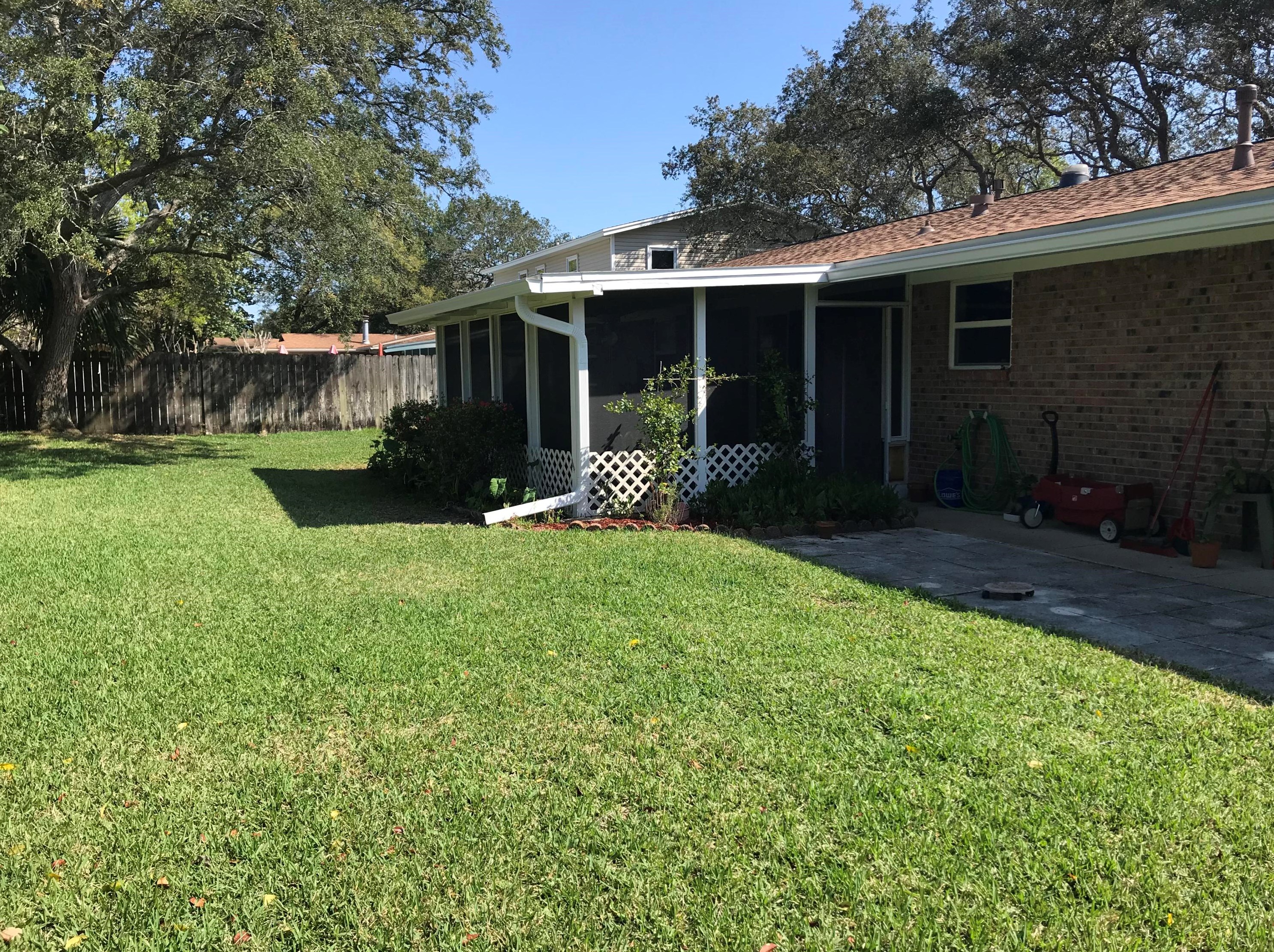 657 Fairway Ave, Fort Walton Beach, FL 32547-1750