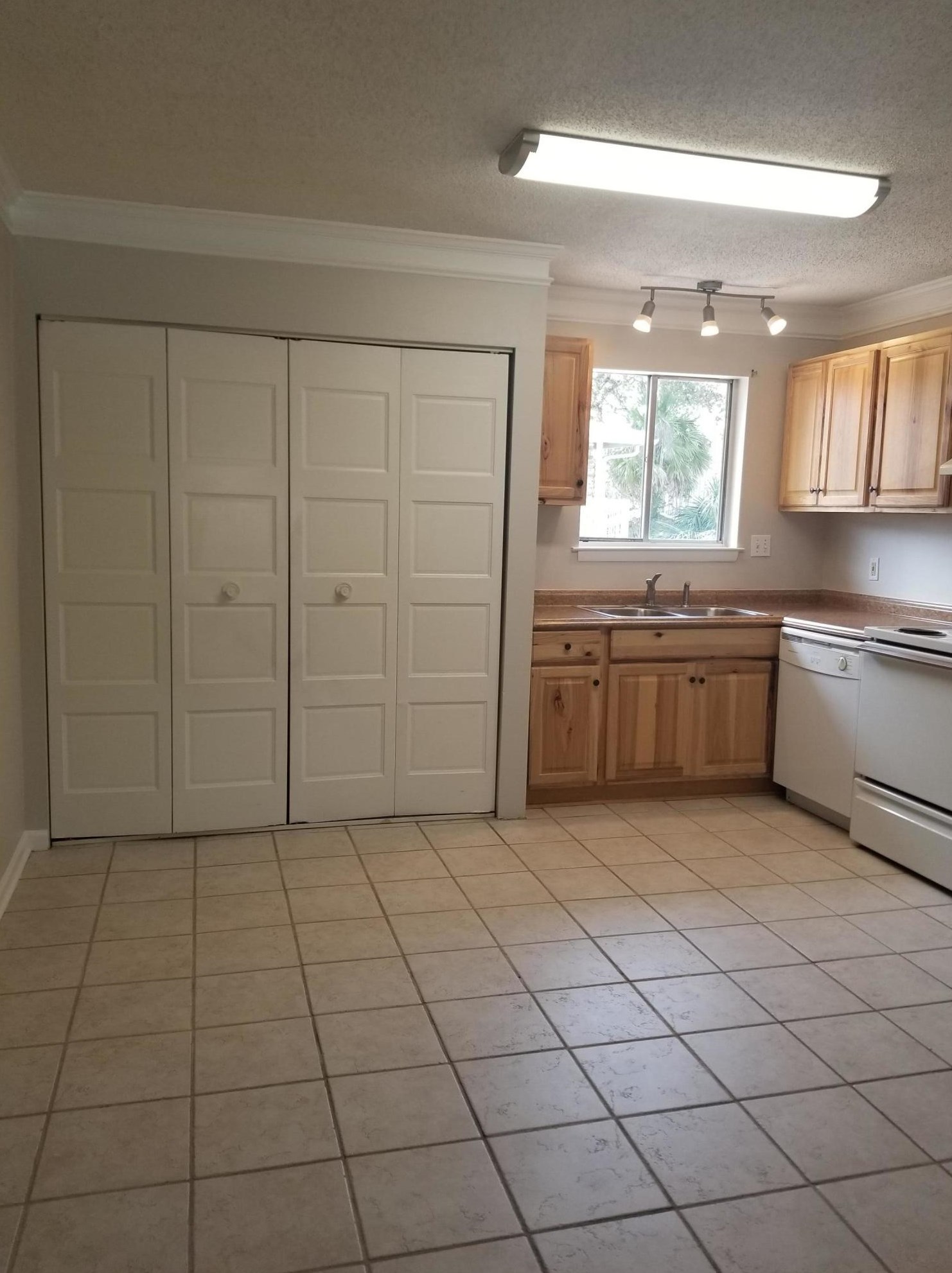201 E College Blvd E #46, Niceville, FL 32578
