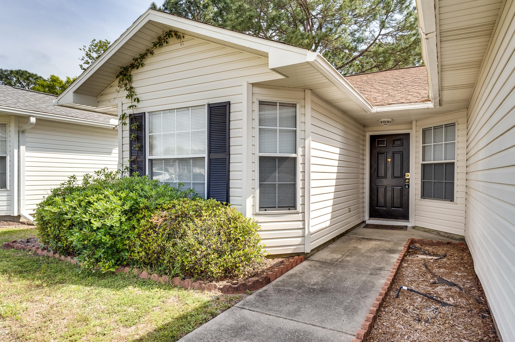 37 Ruby Cir, Mary Esther, FL 32569-2600
