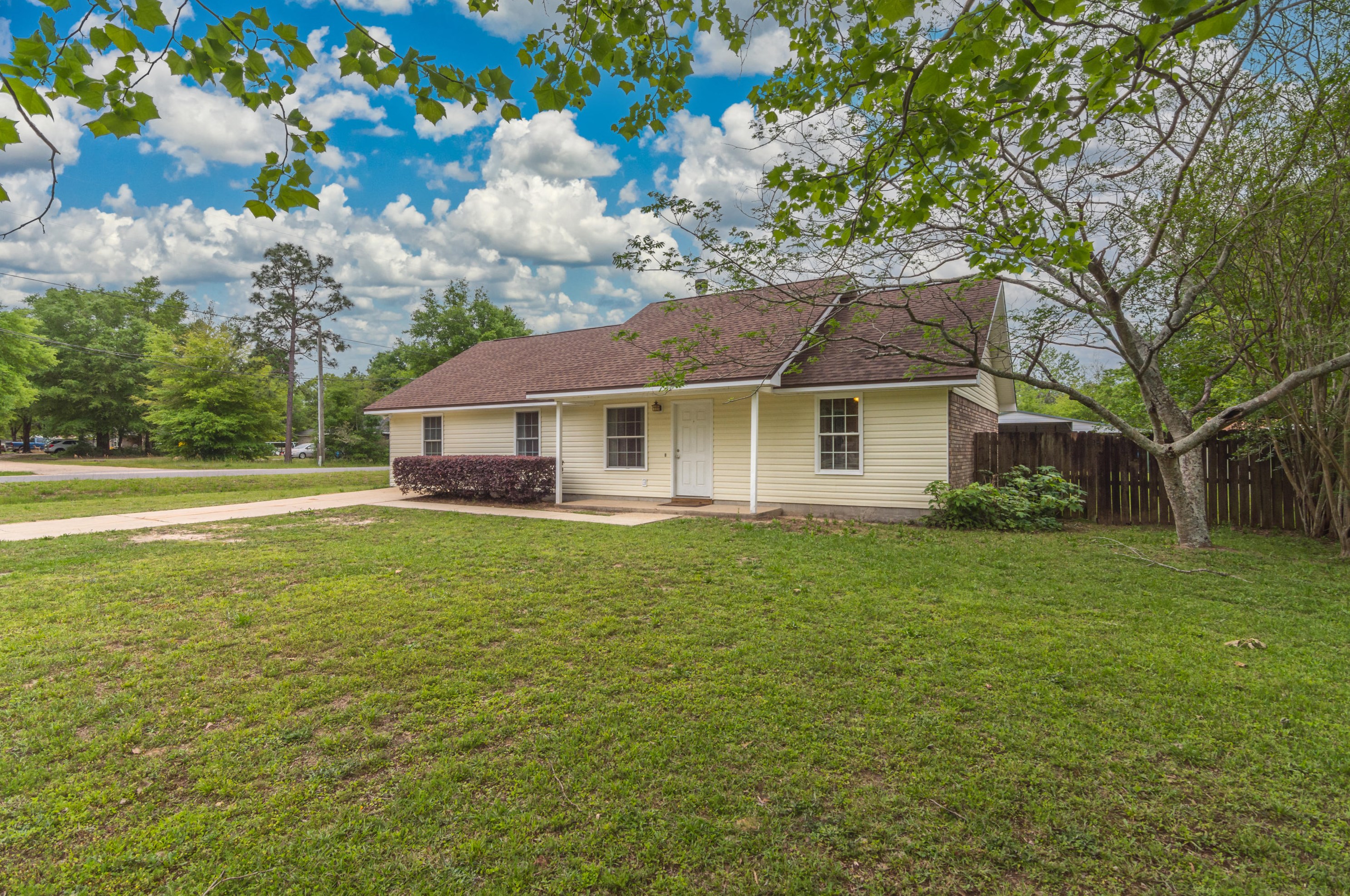 5902 Meadow Ln, Crestview, FL 32539-9125