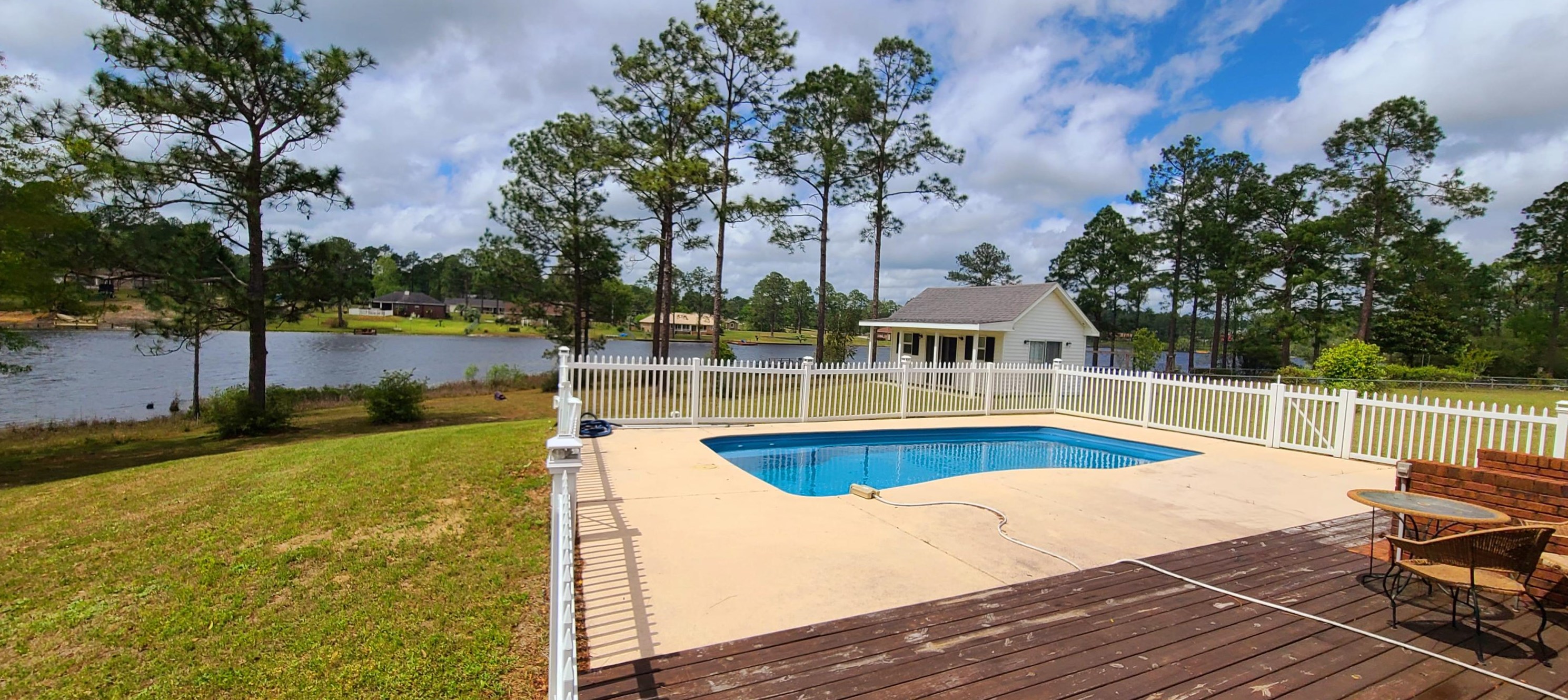 1025 10 Lake Dr, Defuniak Springs, FL 32433