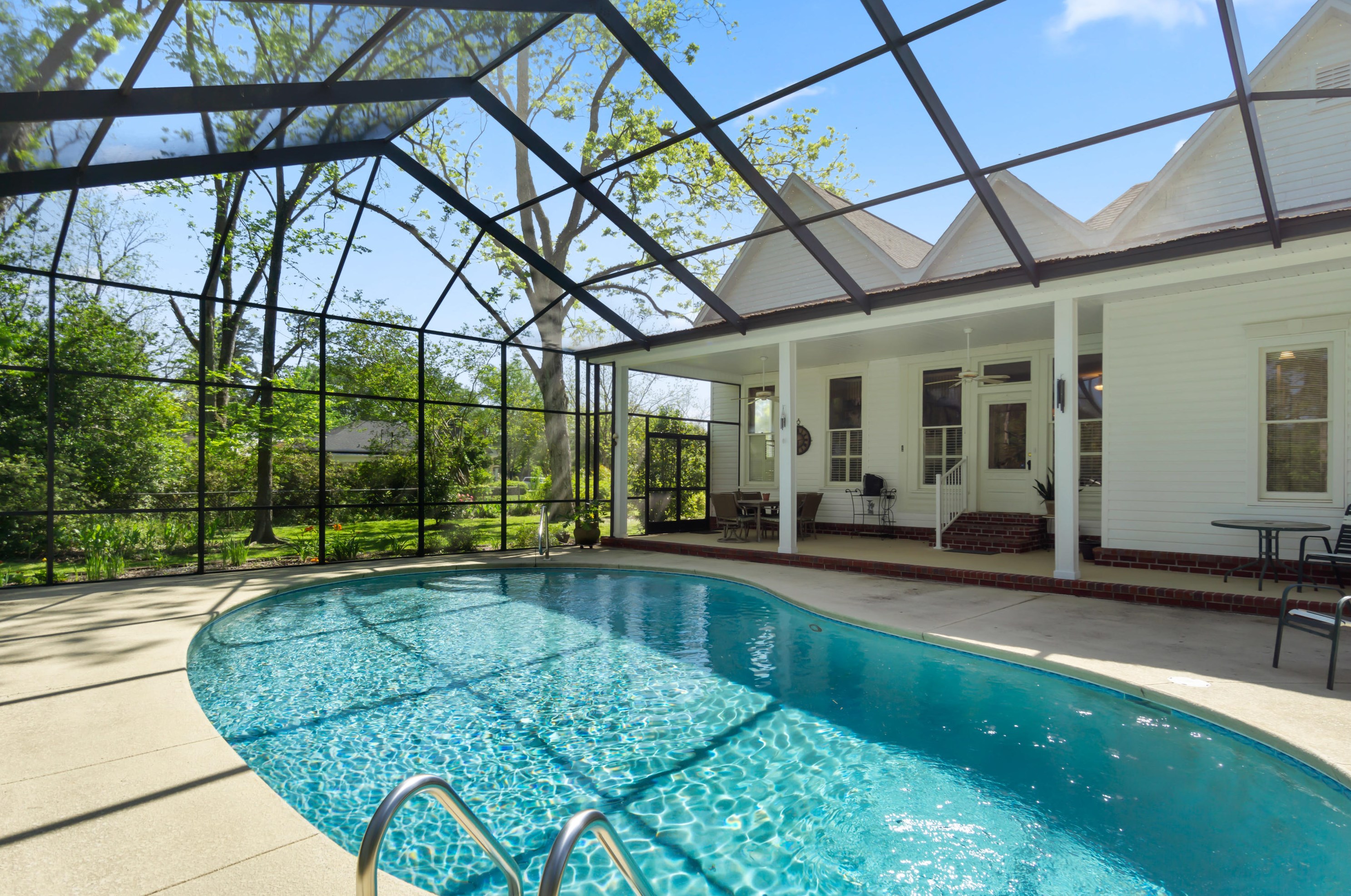 681 Main St, Sunny Hills, FL 32428