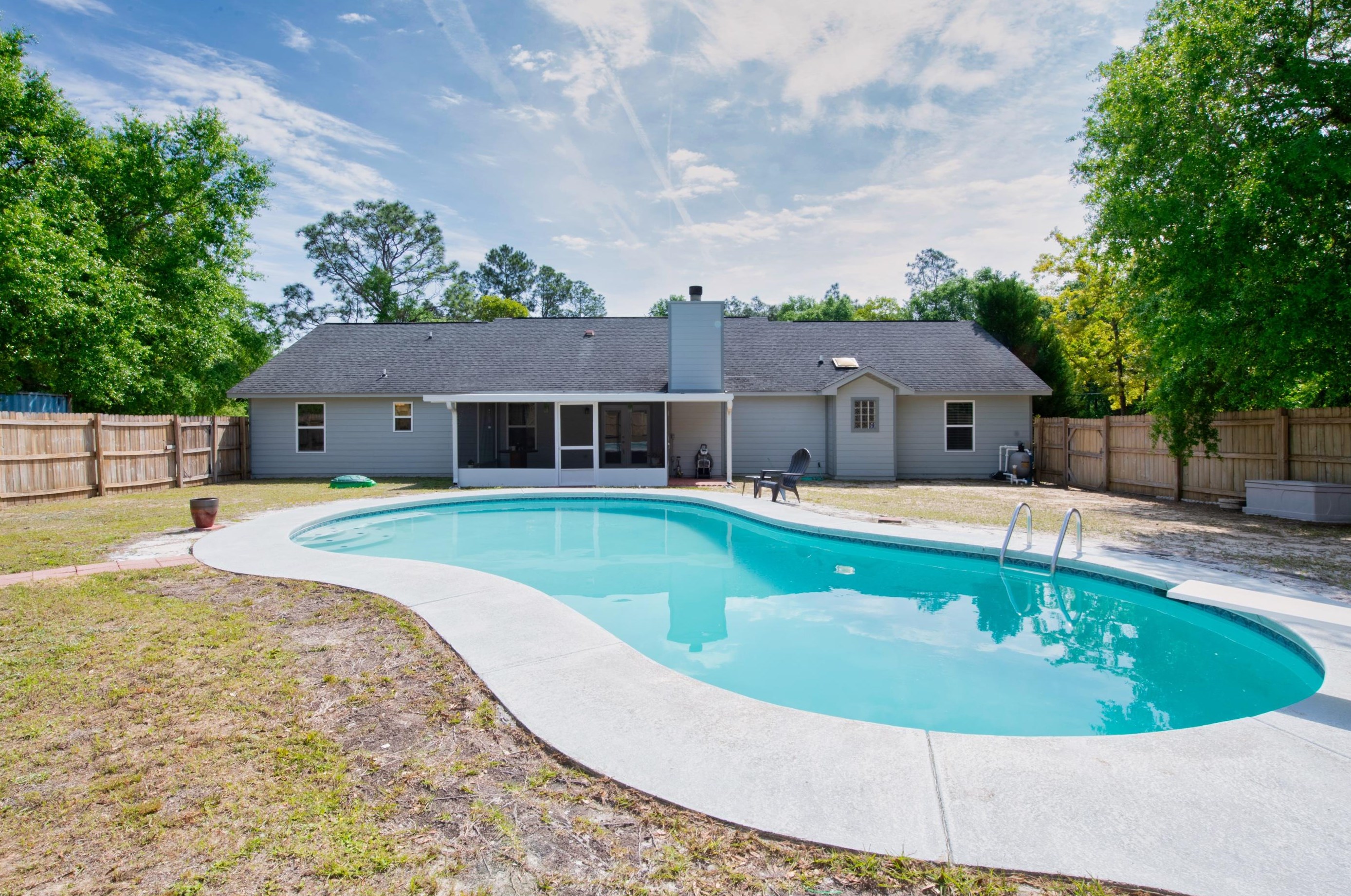 106 Oakcrest Dr, Crestview, FL 32539-8598