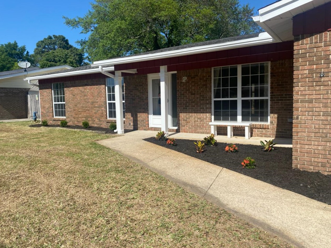 112 Friar Tuck Dr, Niceville, FL 32578-2111