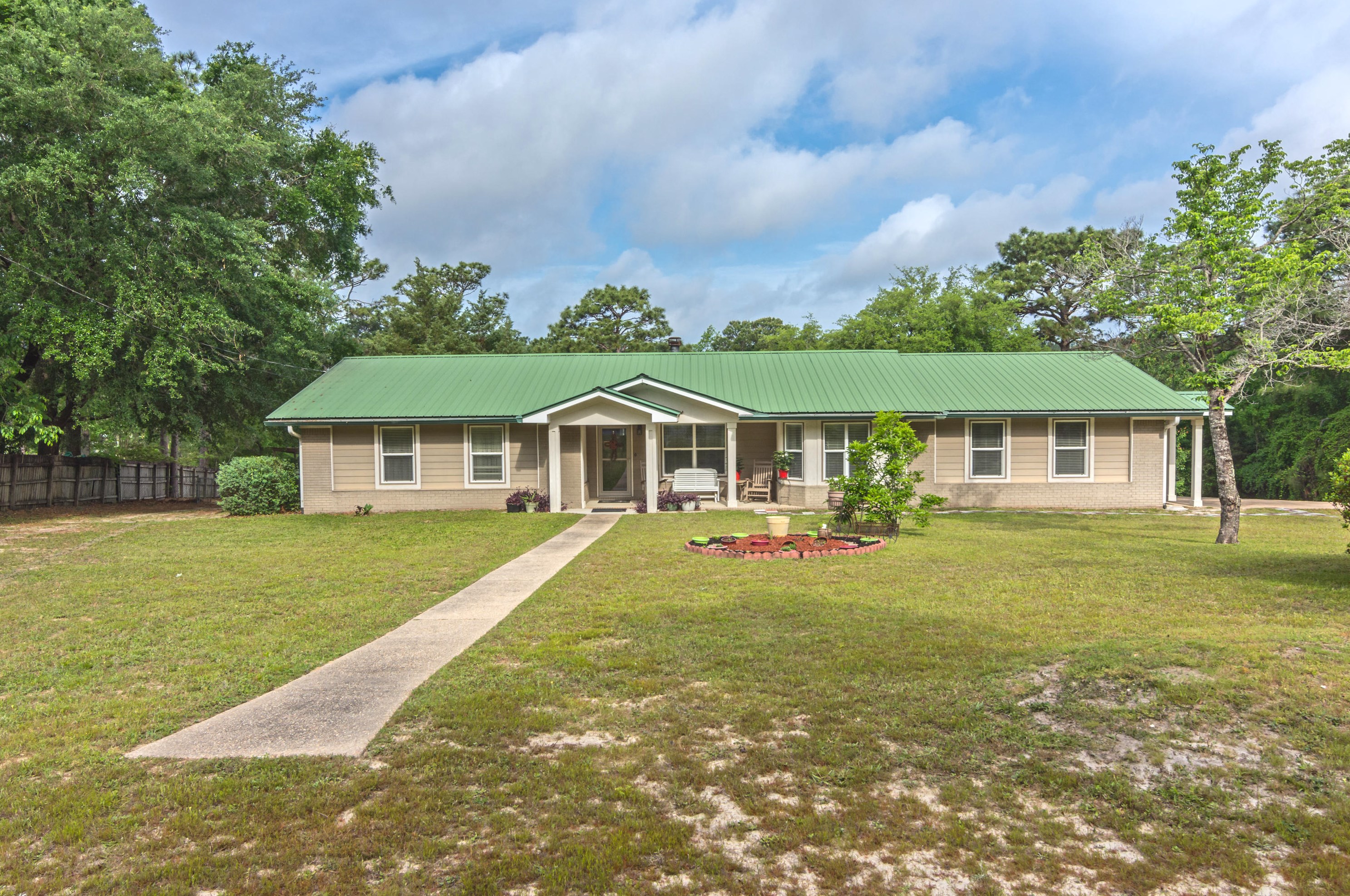 205 Oriole Pl, Crestview, FL 32539-8576