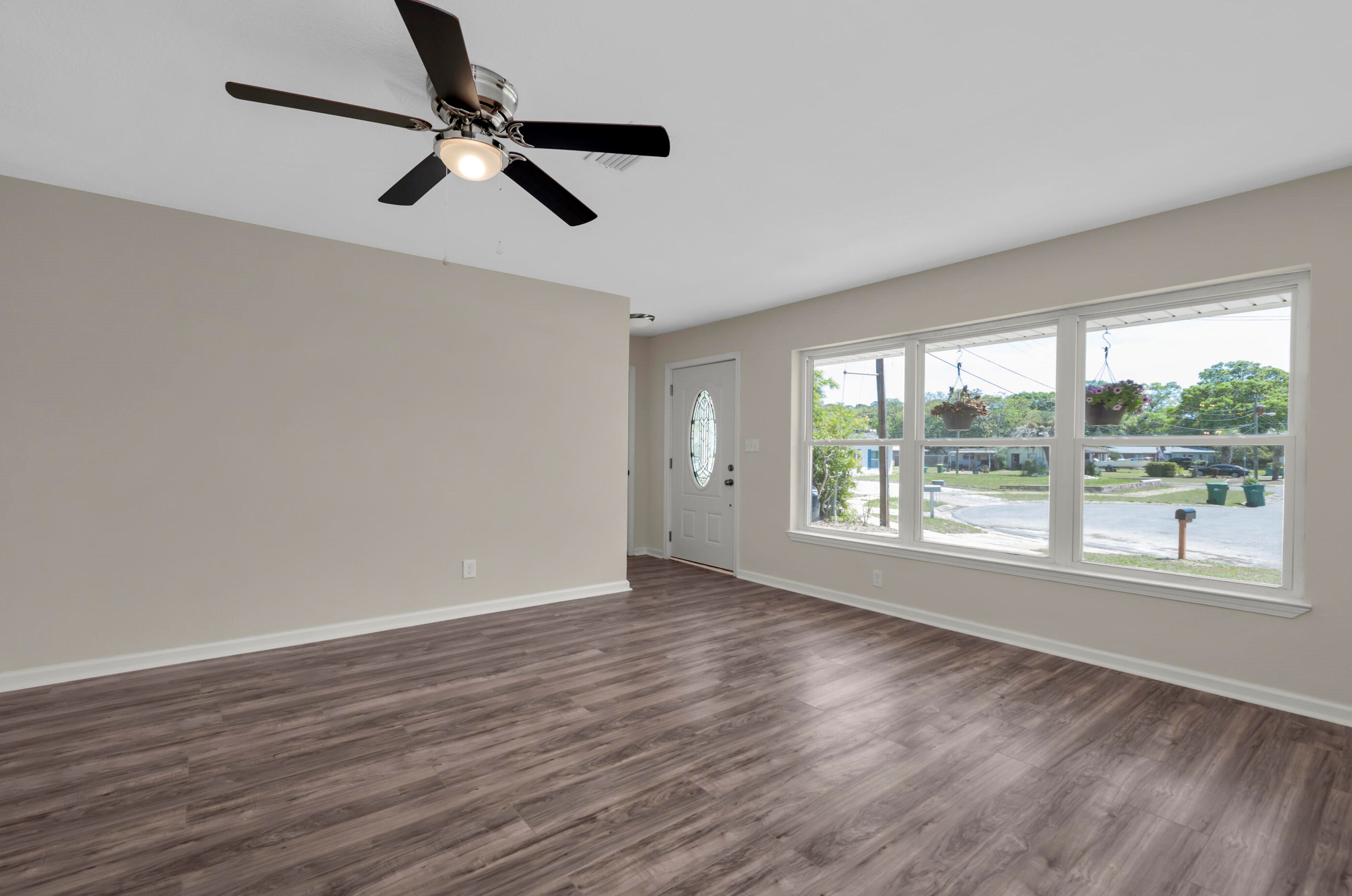 125 W Terry Circle W, Mary Esther, FL 32569