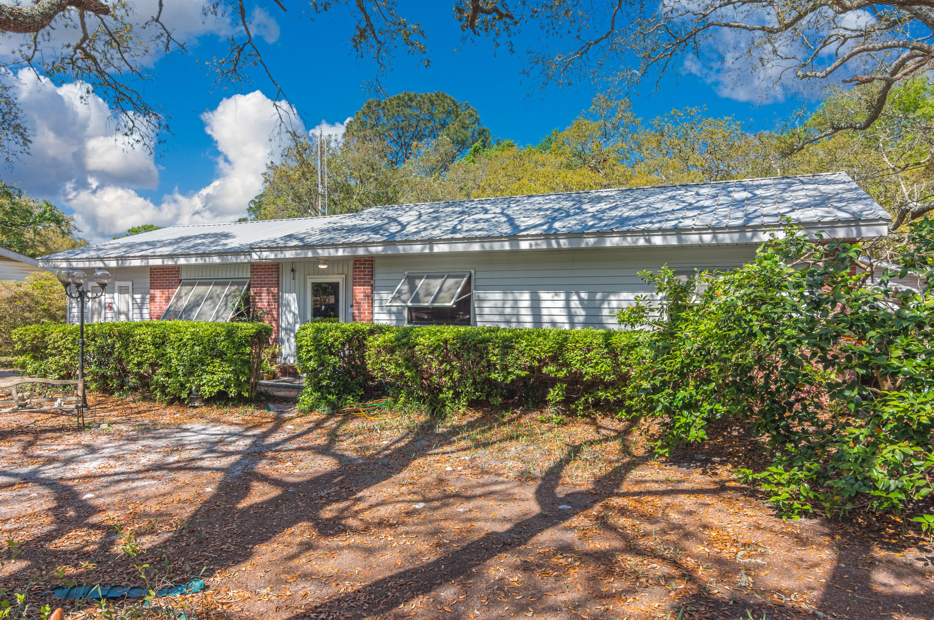 5 Magnolia Dr, Mary Esther, FL 32569-2012