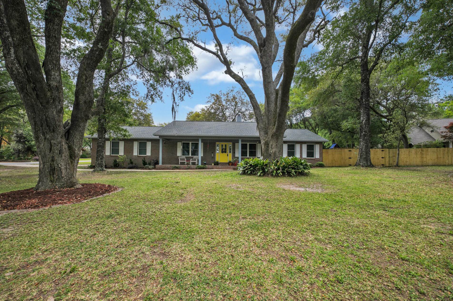 202 Juniper Ct, Crestview, FL 32539-8308
