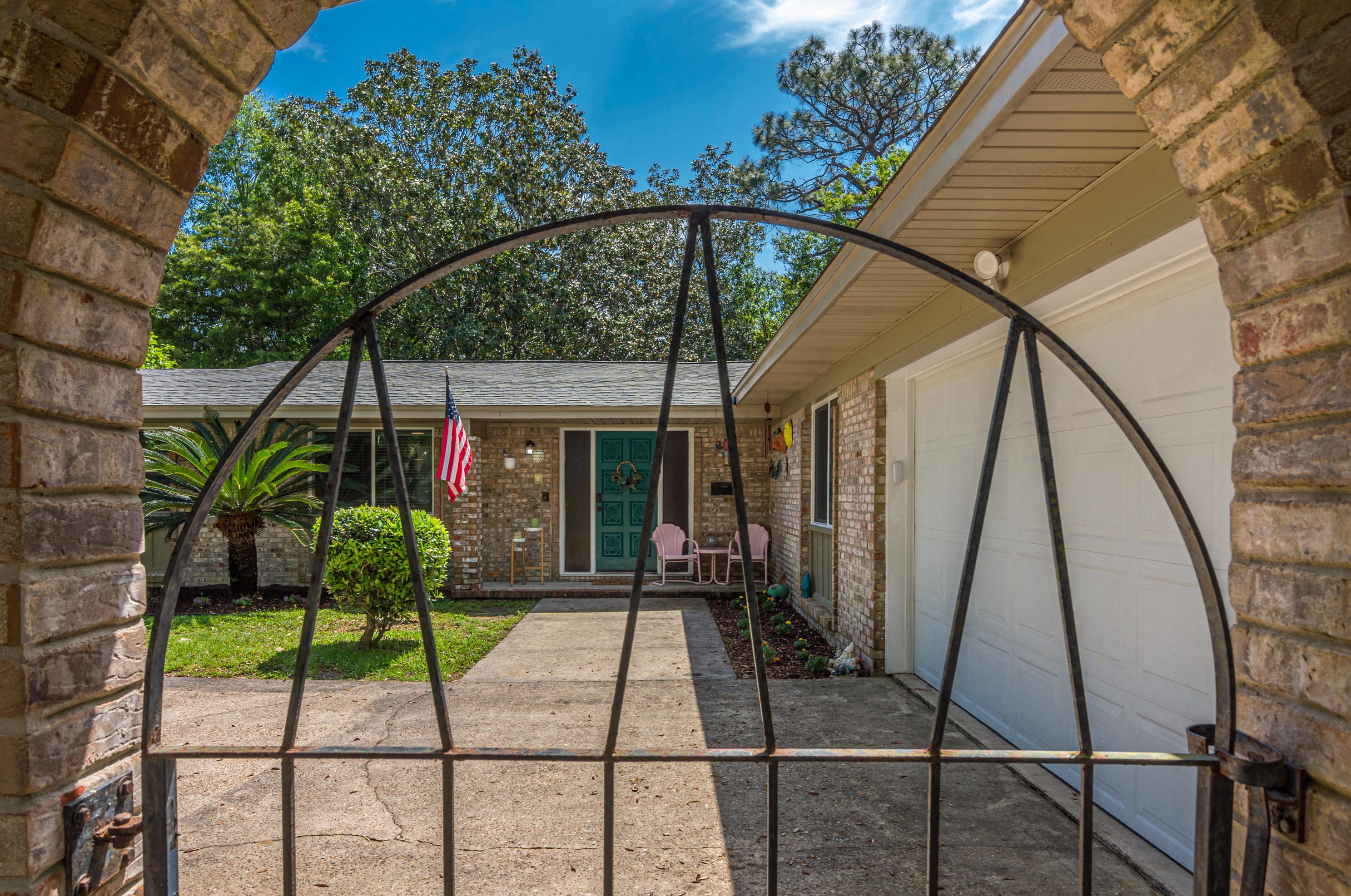 16 Cambridge Ave, Fort Walton Beach, FL 32547-1726