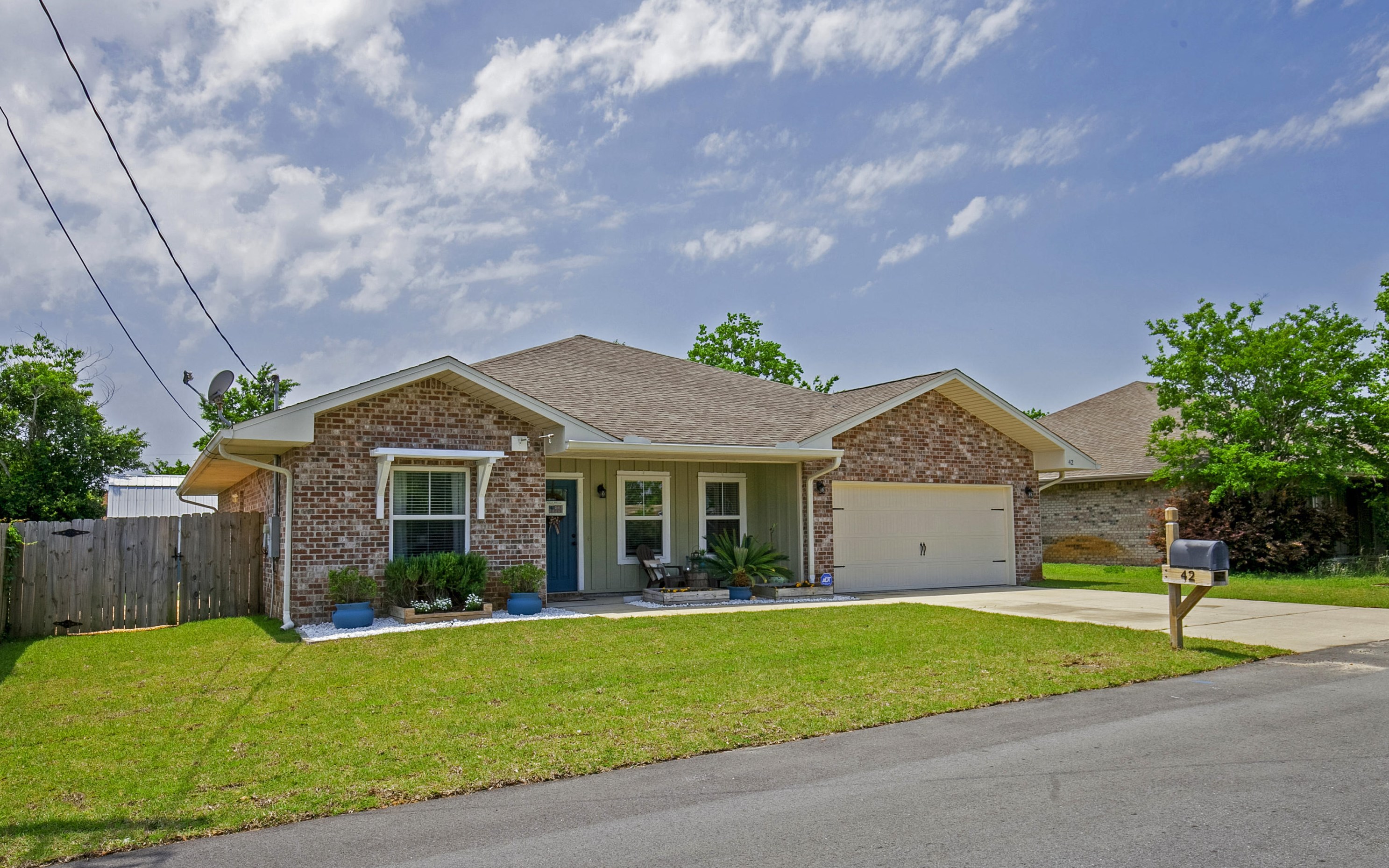 42 Brenda Ln, Mary Esther, FL 32569-1403