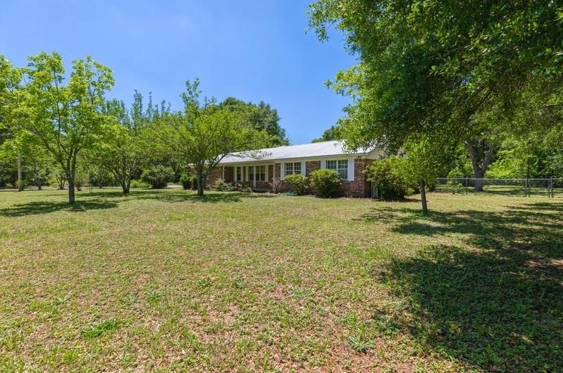 1203 Valley Rd, Crestview, FL 32539-8906