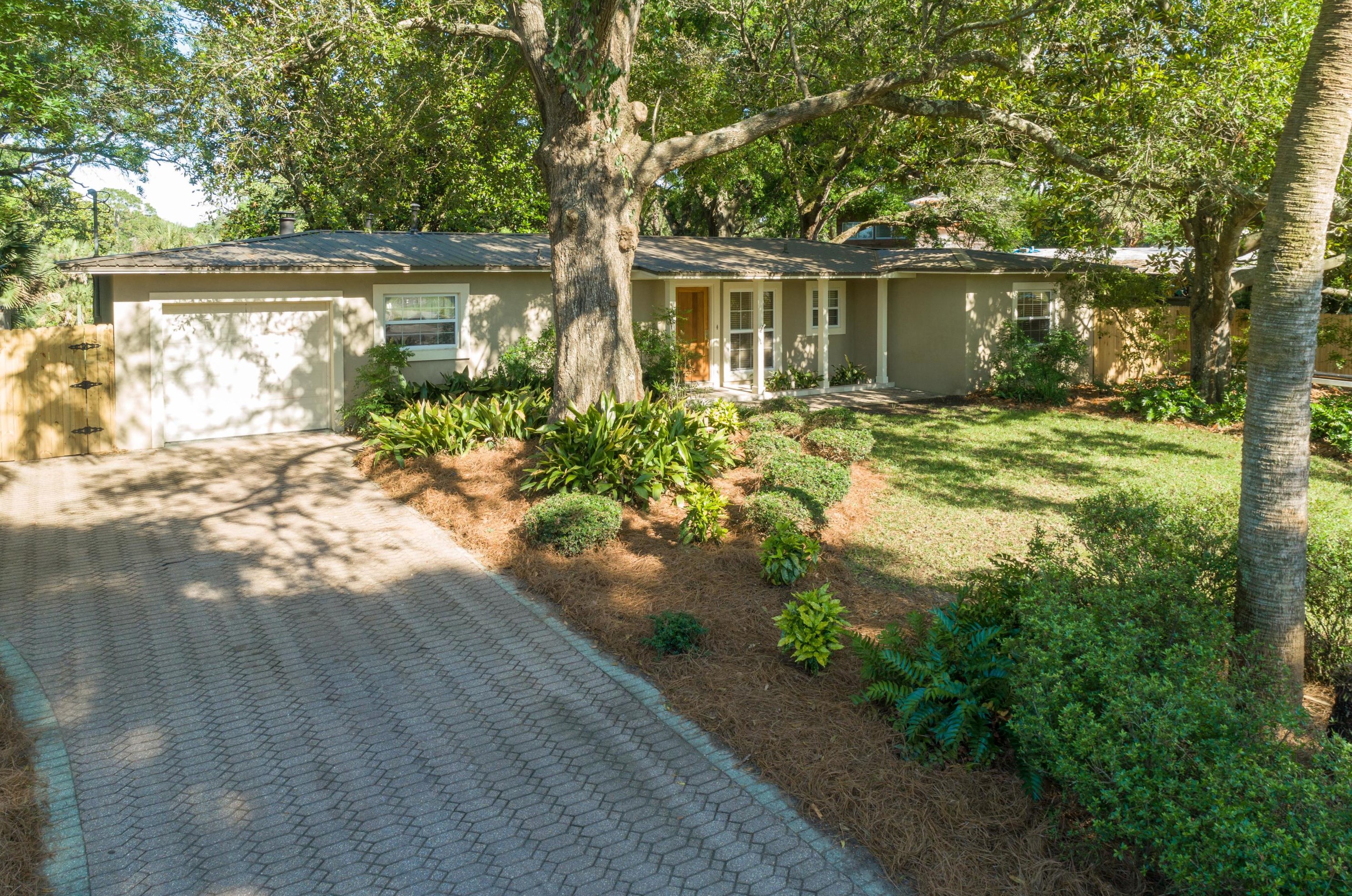 80 Laurie Dr, Fort Walton Beach, FL 32548-5153