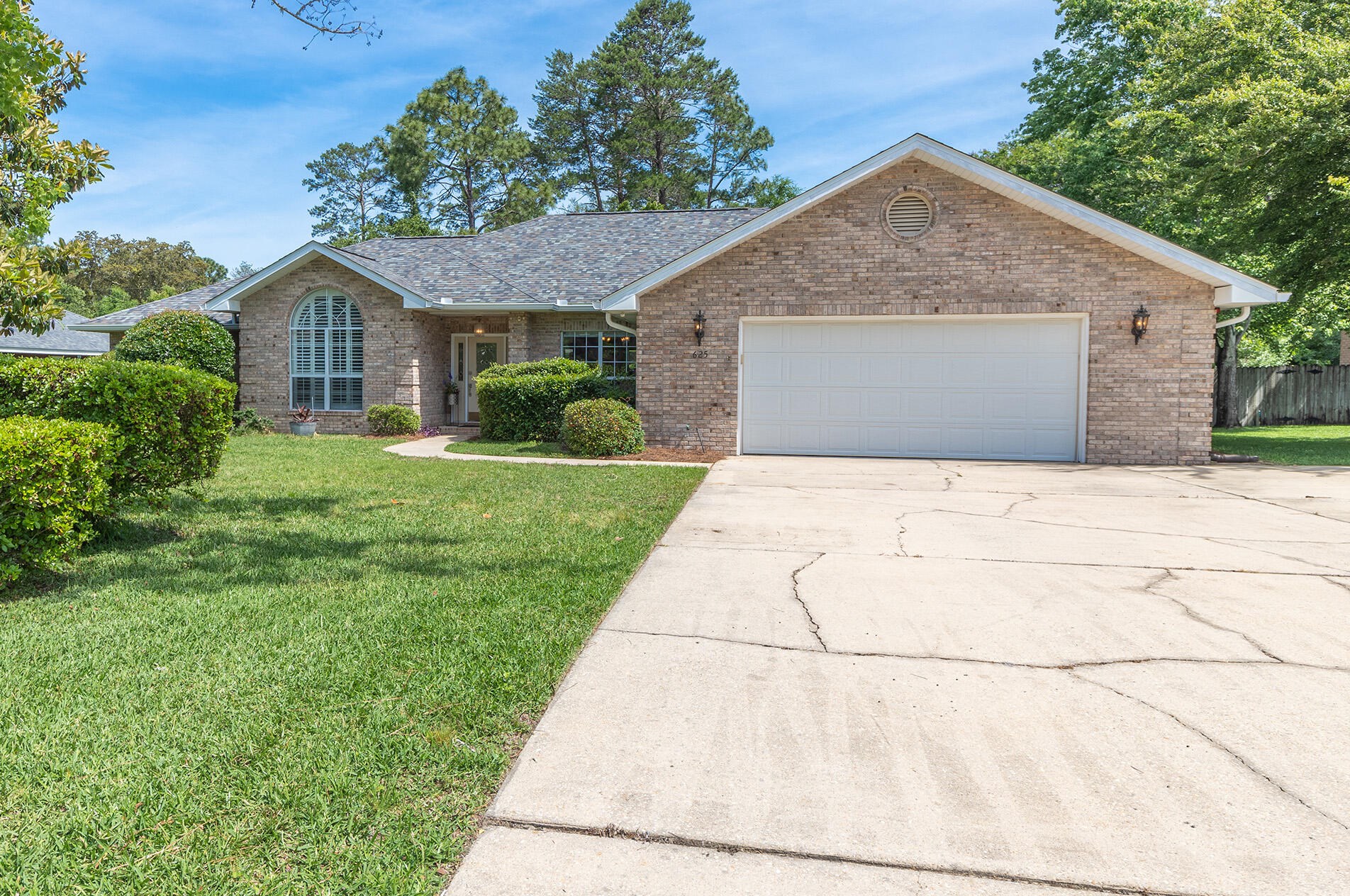 625 Kilcullen Dr, Niceville, FL 32578-2393