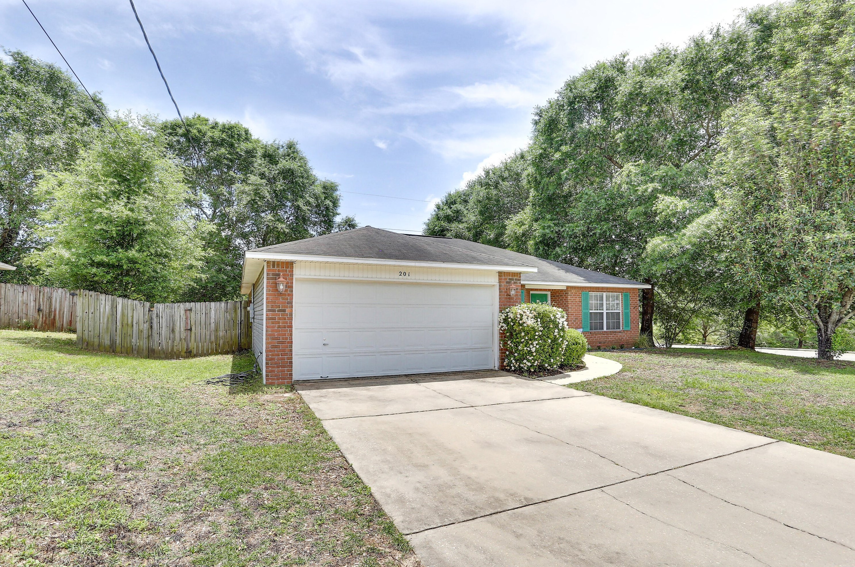 201 Lustan Dr, Crestview, FL 32536-5280