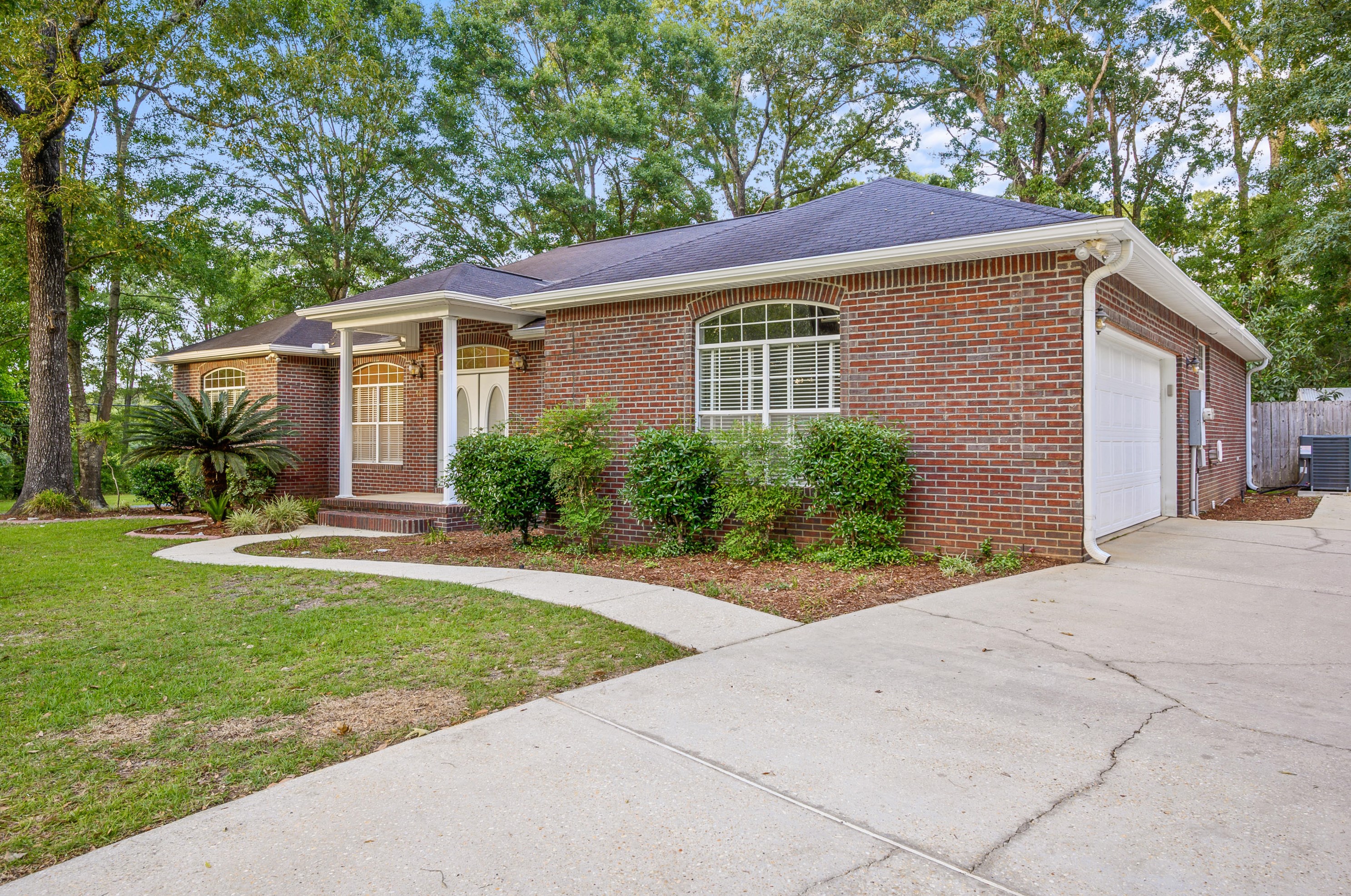 101 Dogwood Ln, Crestview, FL 32536-9384
