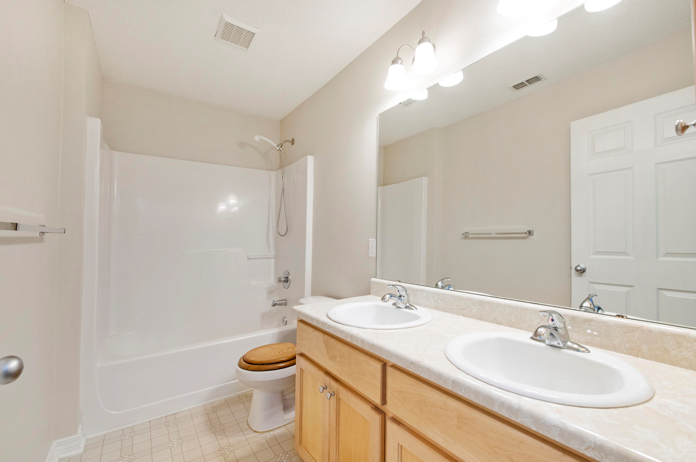215 Citadel Ln, Crestview, FL 32539-4360