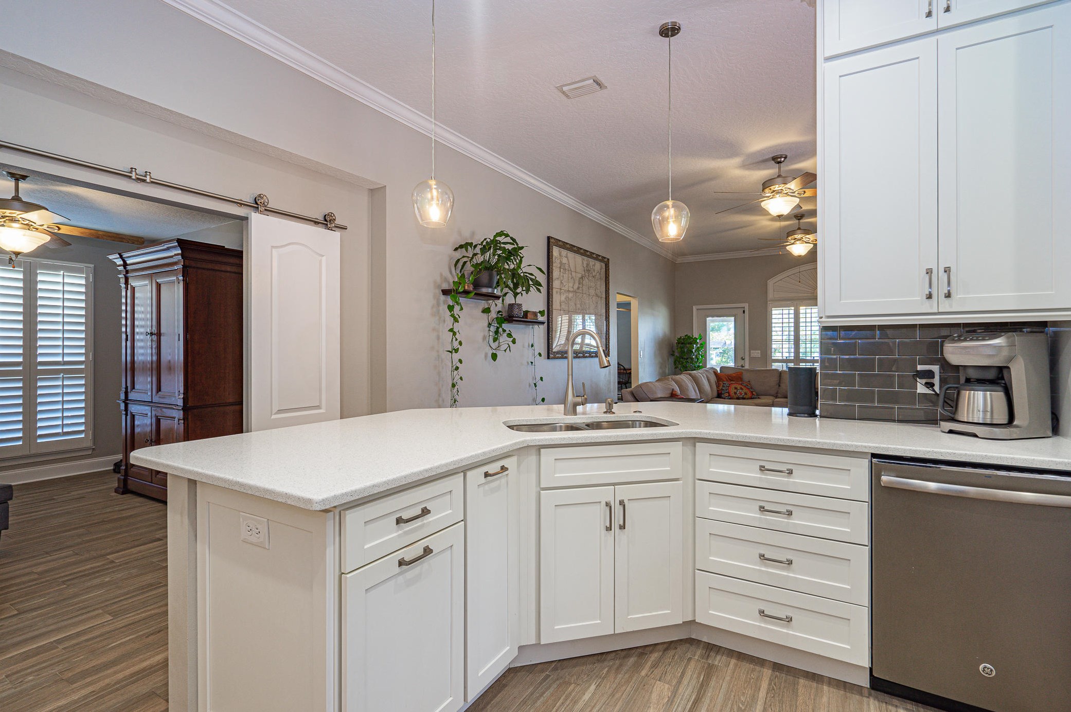 569 Radiant Cir, Mary Esther FL  32569-3424 exterior