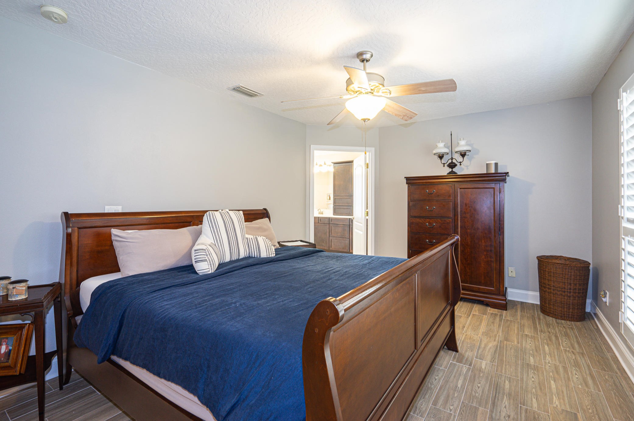 569 Radiant Cir, Mary Esther FL  32569-3424 exterior