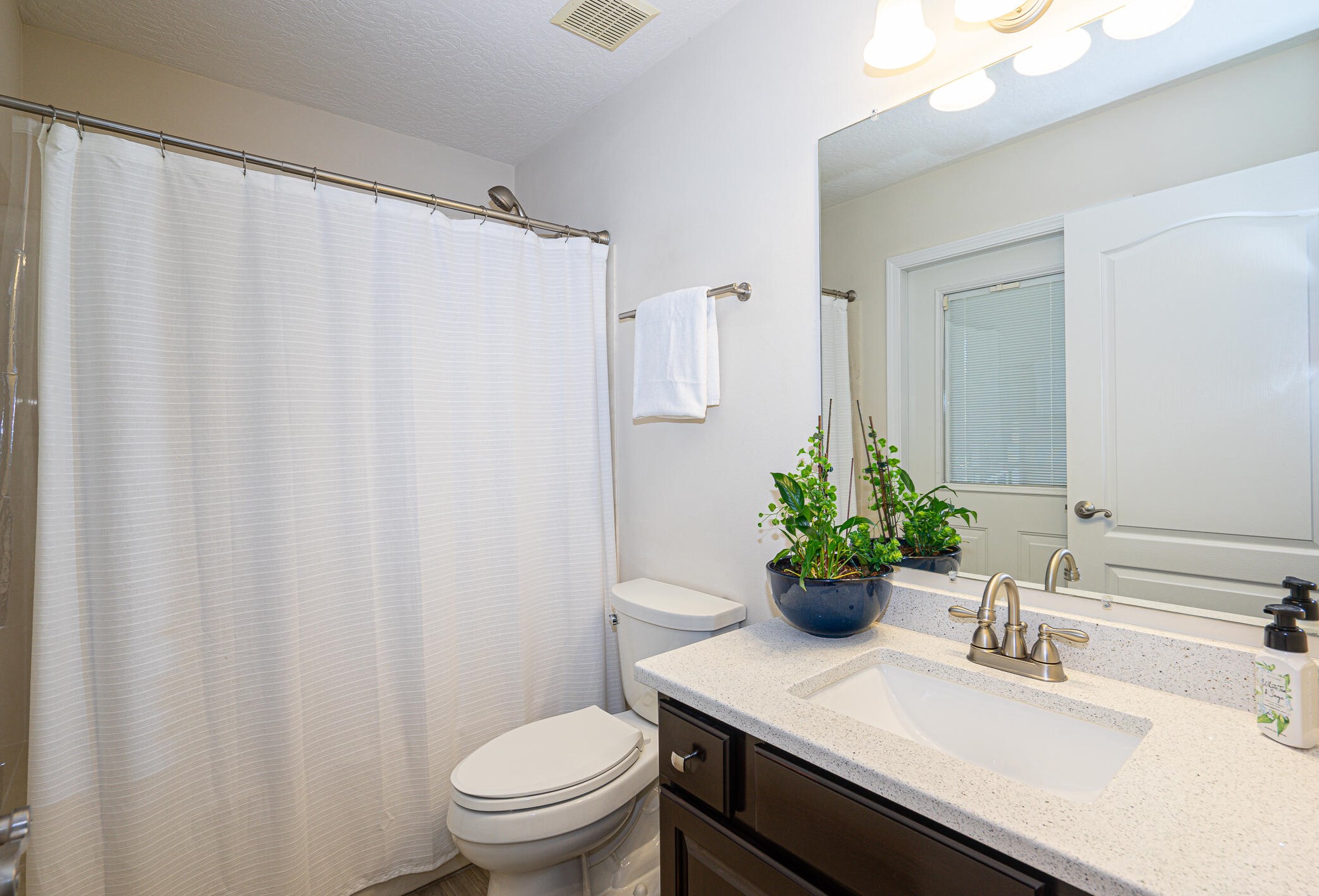 569 Radiant Cir, Mary Esther FL  32569-3424 exterior