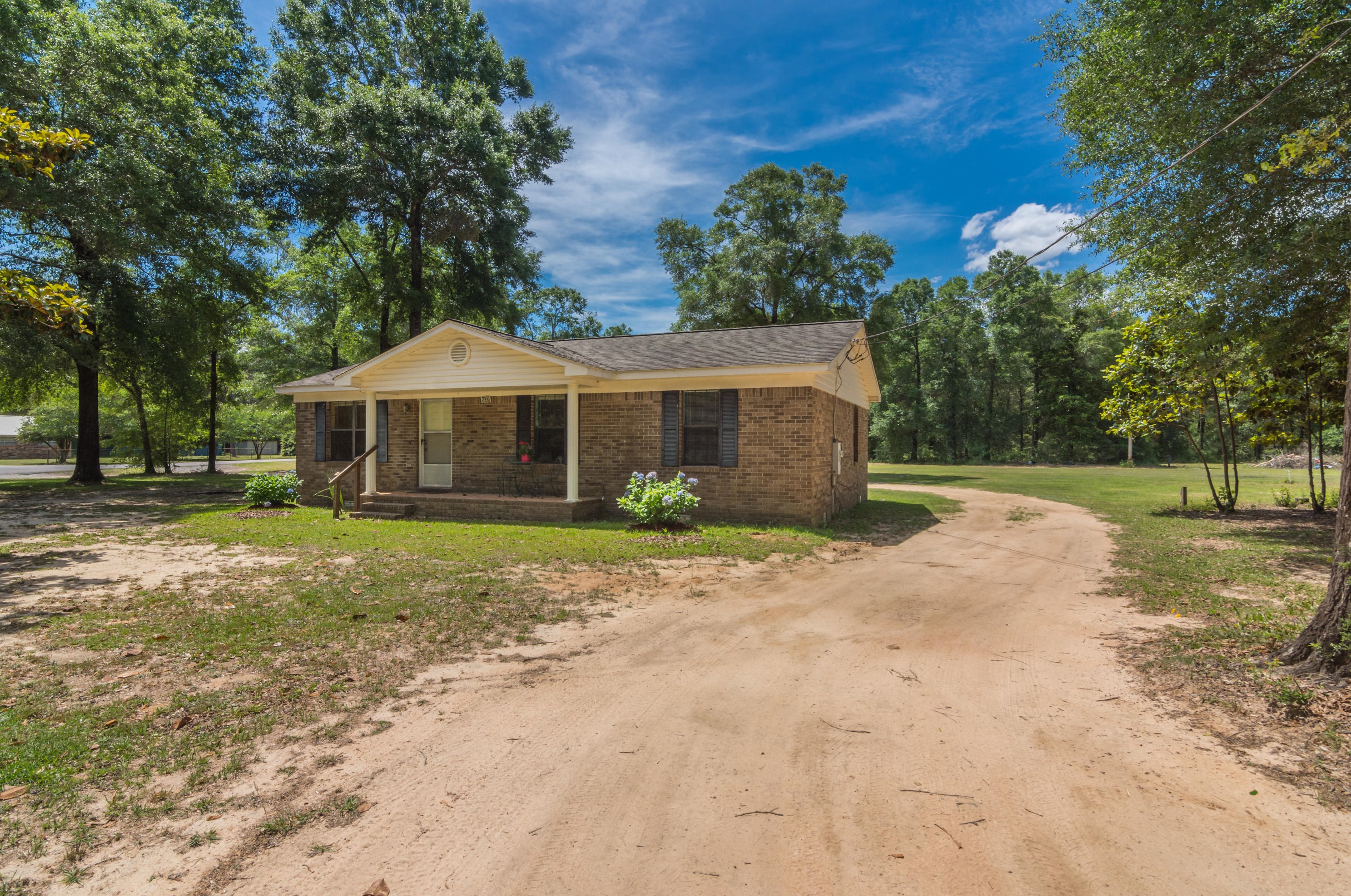 532 Springtime Ave, Holt, FL 32564-9473