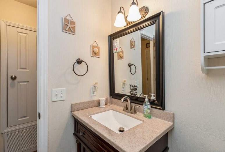 624 Lloyd St, Fort Walton Beach FL  32547-7121 exterior